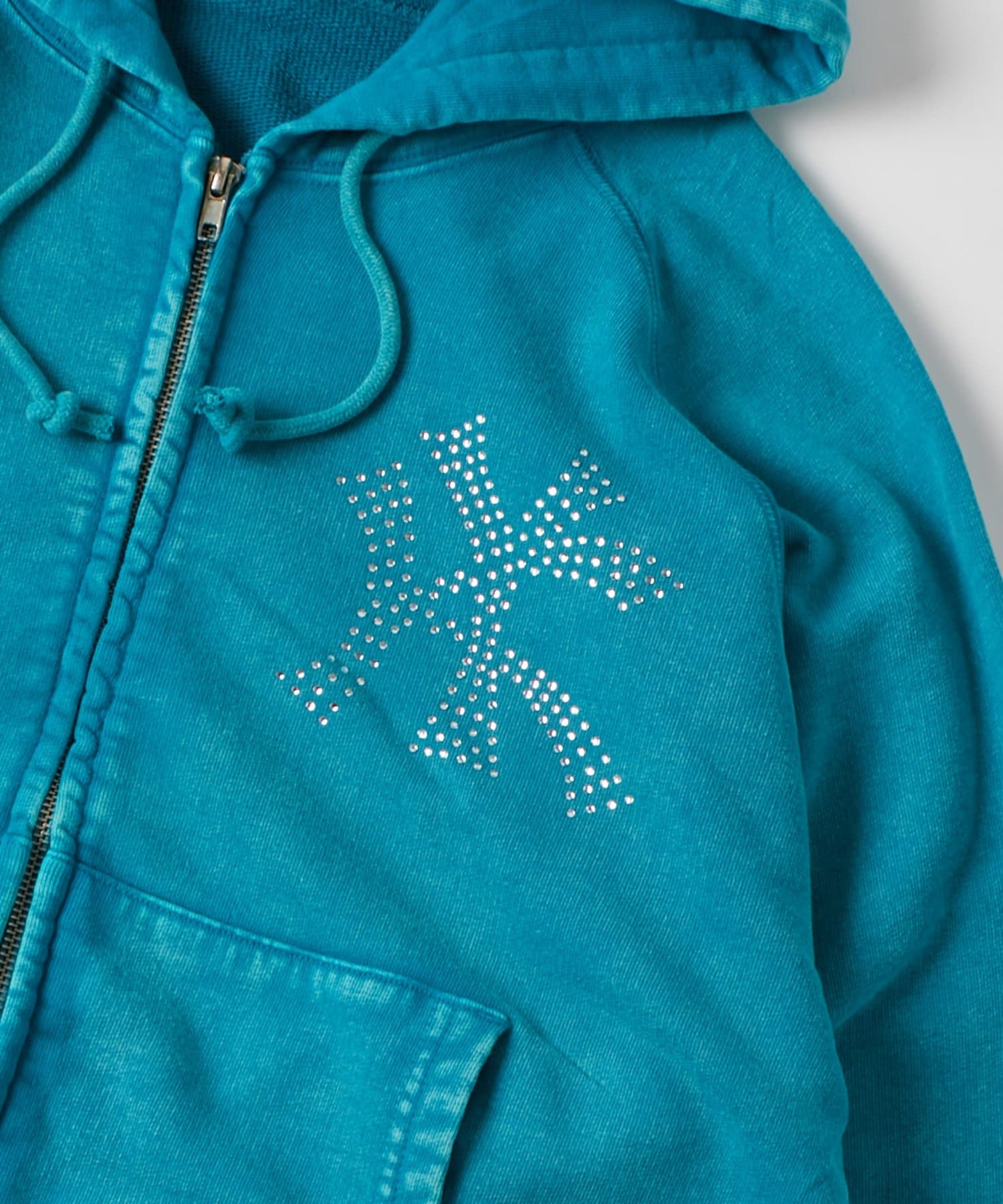 WHO’S WHO gallery(フーズフーギャラリー) KOOKY'N KYケミカルラインストーンジップパーカー