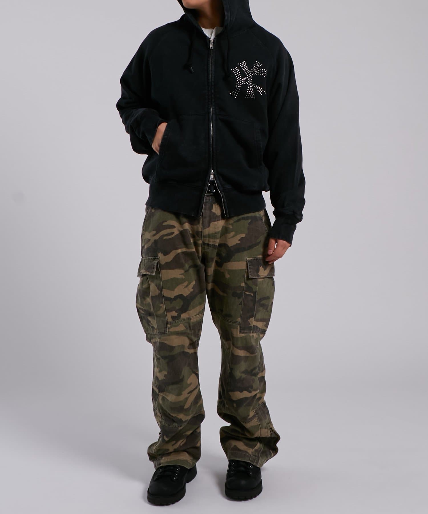 WHO’S WHO gallery(フーズフーギャラリー) KOOKY'N KYケミカルラインストーンジップパーカー