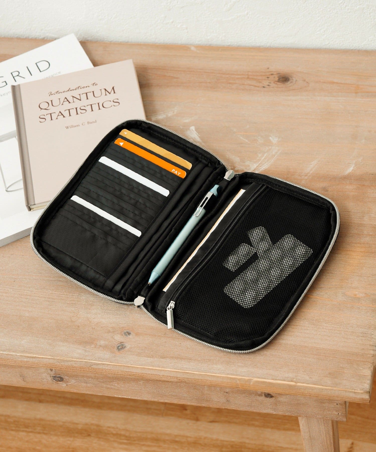 3COINS(スリーコインズ) お薬手帳ケース