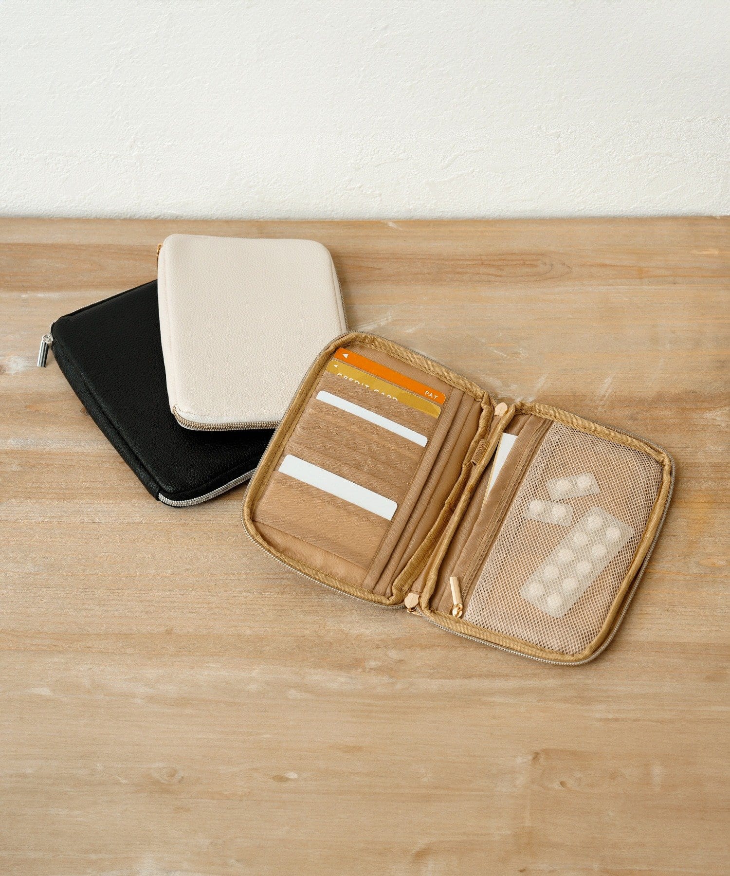 3COINS(スリーコインズ) お薬手帳ケース