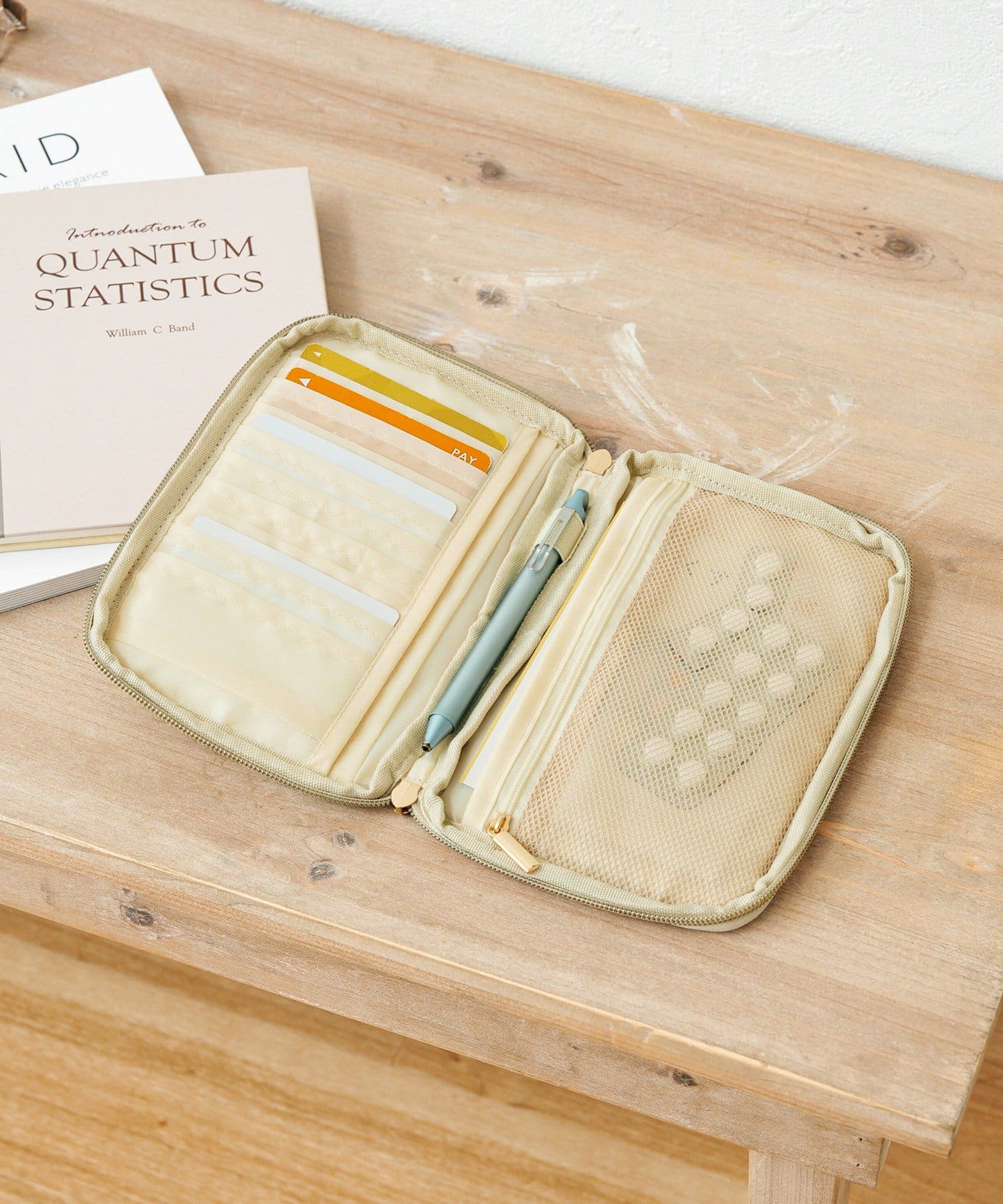 3COINS(スリーコインズ) お薬手帳ケース