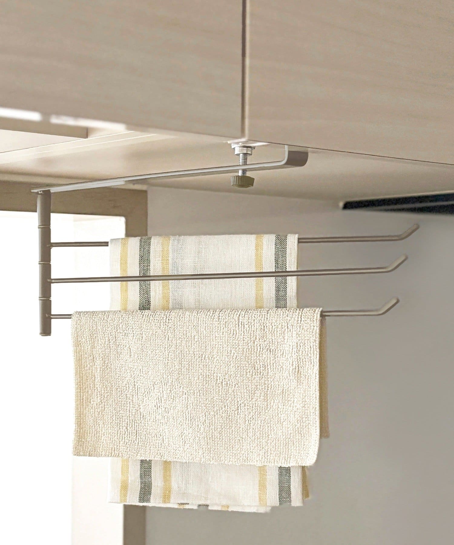 3COINS(スリーコインズ) 吊り戸棚下布巾かけ／KITINTO