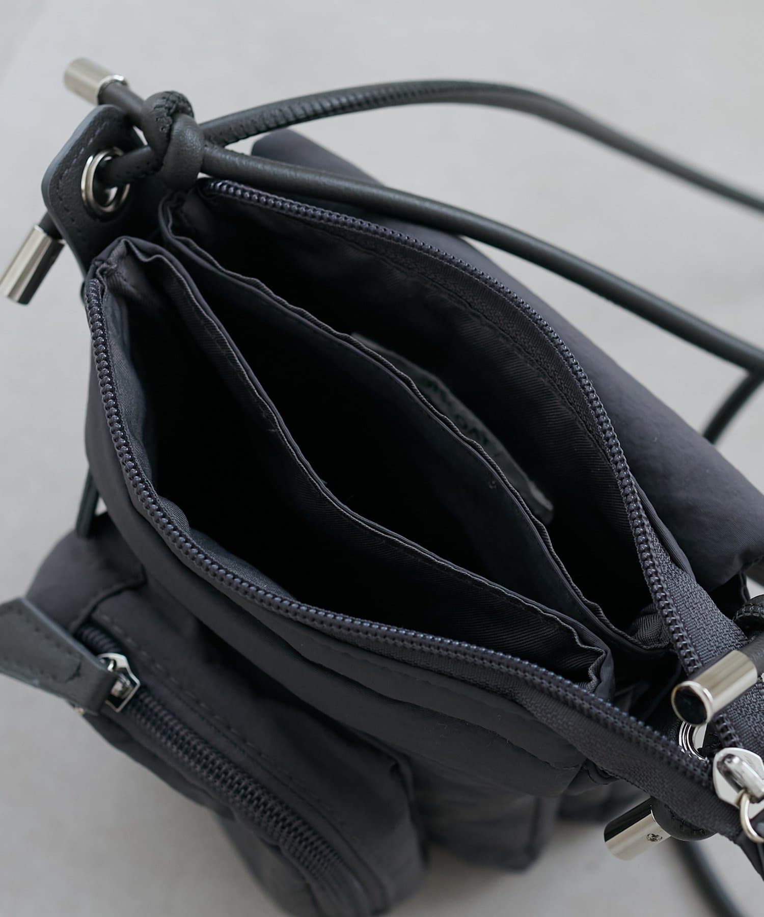 DISCOAT(ディスコート) 【3/14(土)12:00販売スタート/6ポケット】ユーティリティーパフィーミニショルダーバッグ