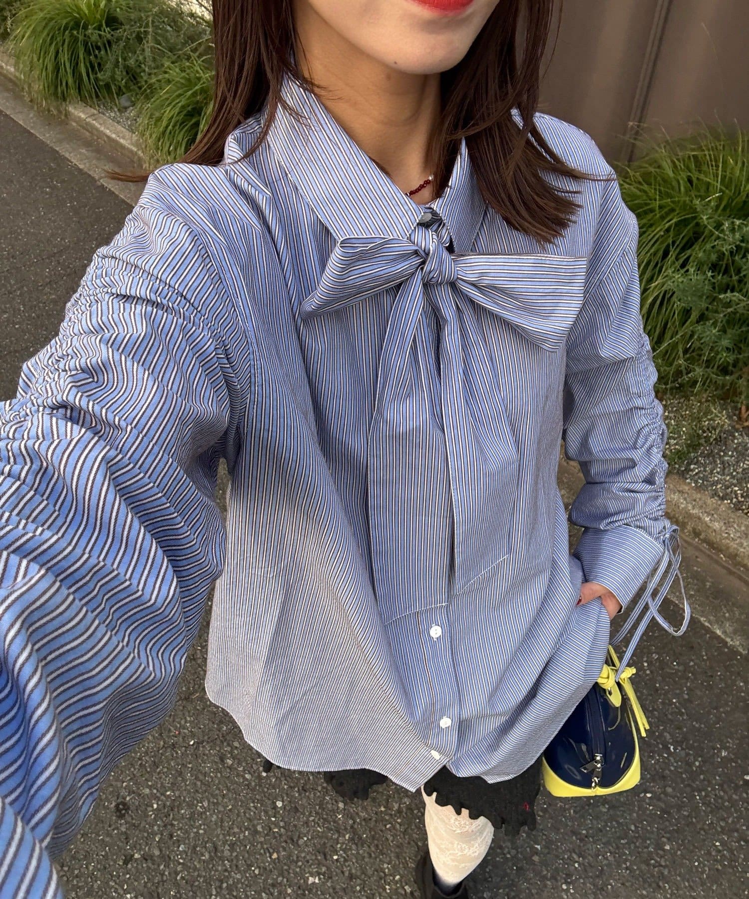 CIAOPANIC(チャオパニック) 袖シャーリングボウタイ付ストライプシャツ