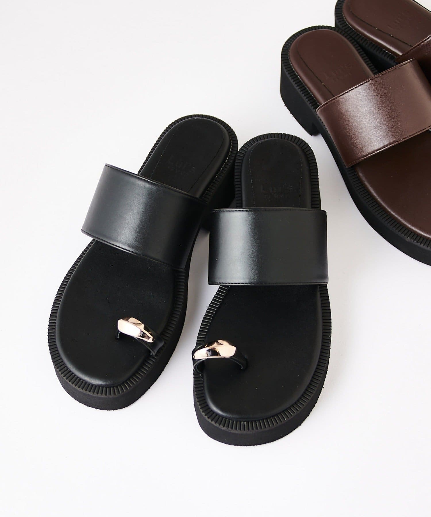 Lui's(ルイス) フラットサンダル