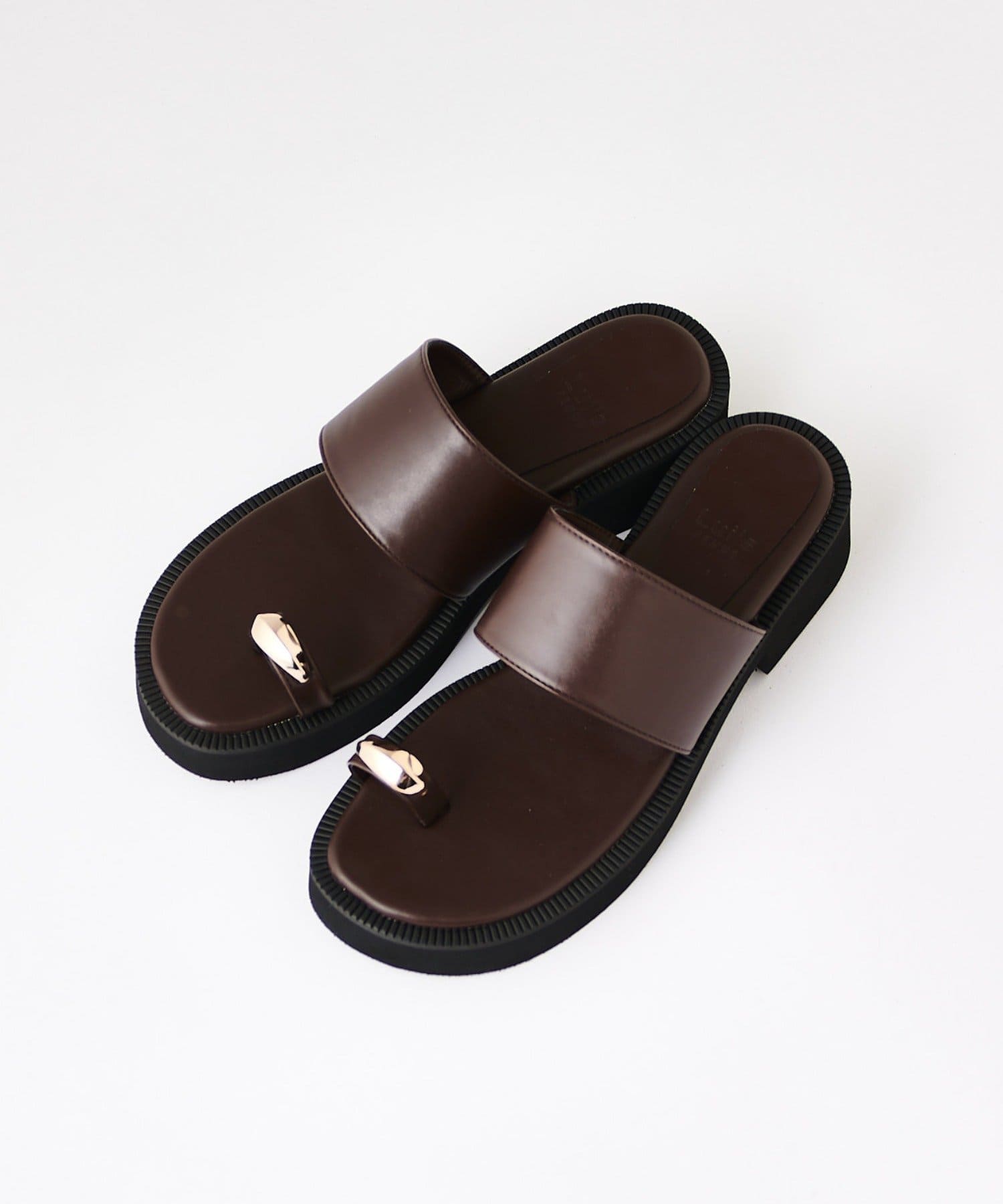 Lui's(ルイス) フラットサンダル