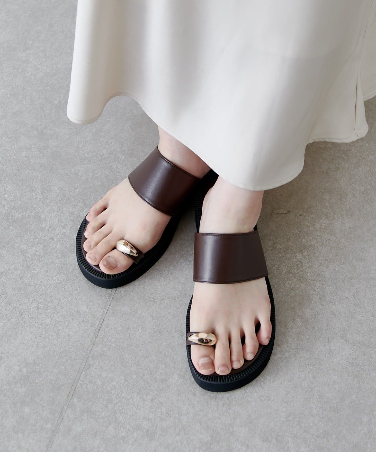 Lui's(ルイス) フラットサンダル