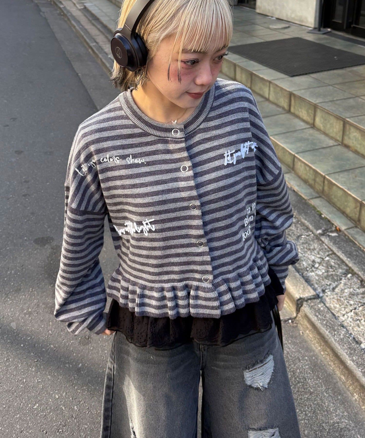 CIAOPANIC(チャオパニック) メッセージ刺繡ロゴフリルニットカーディガン