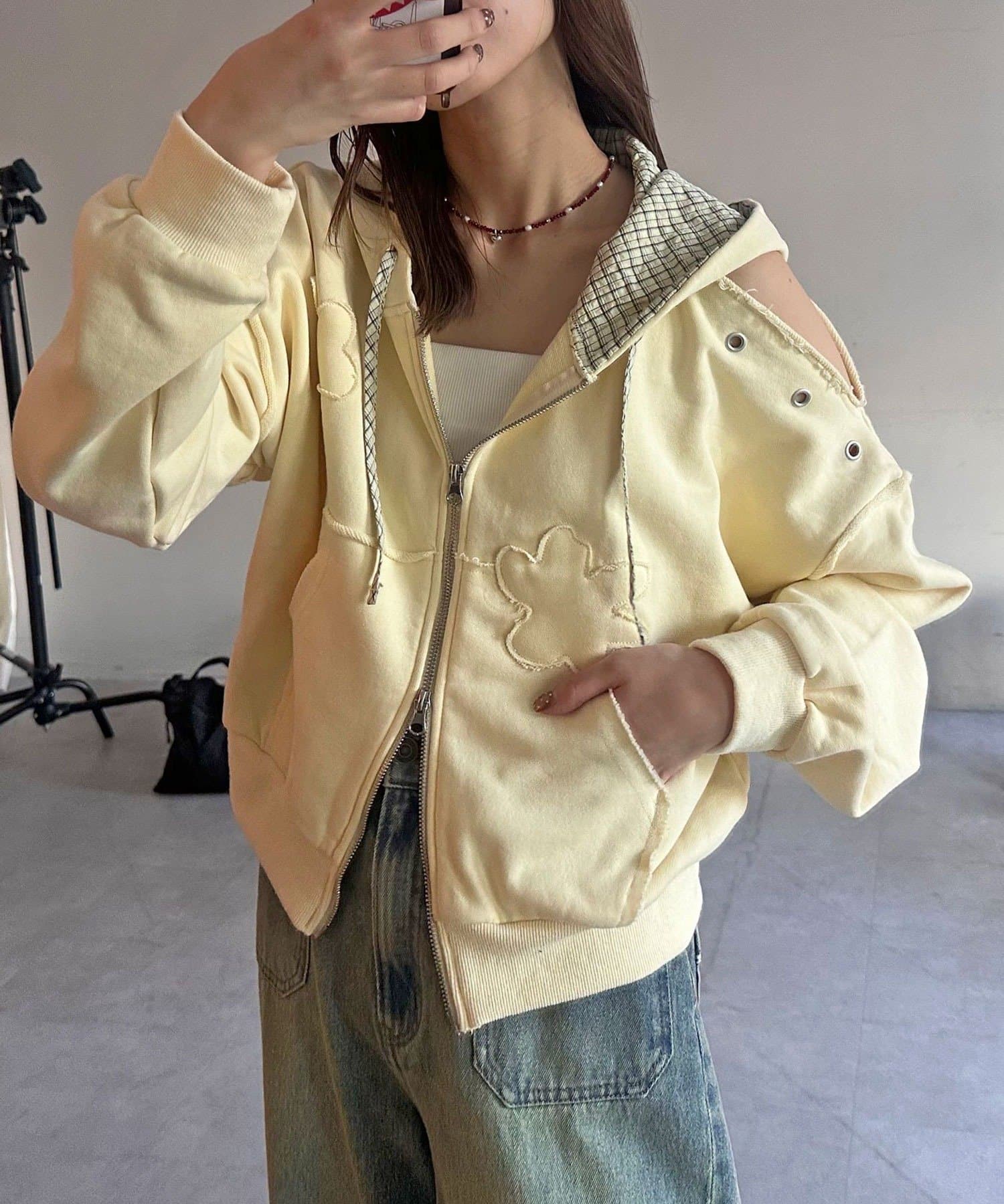 CIAOPANIC(チャオパニック) ショルダースリットハトメワッペンジップパーカー