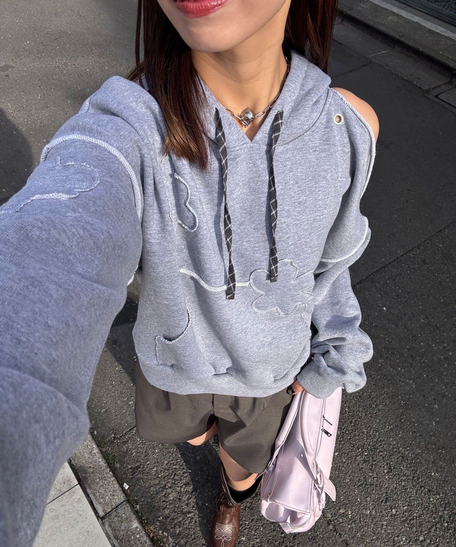 CIAOPANIC(チャオパニック) ショルダースリットハトメワッペンパーカー