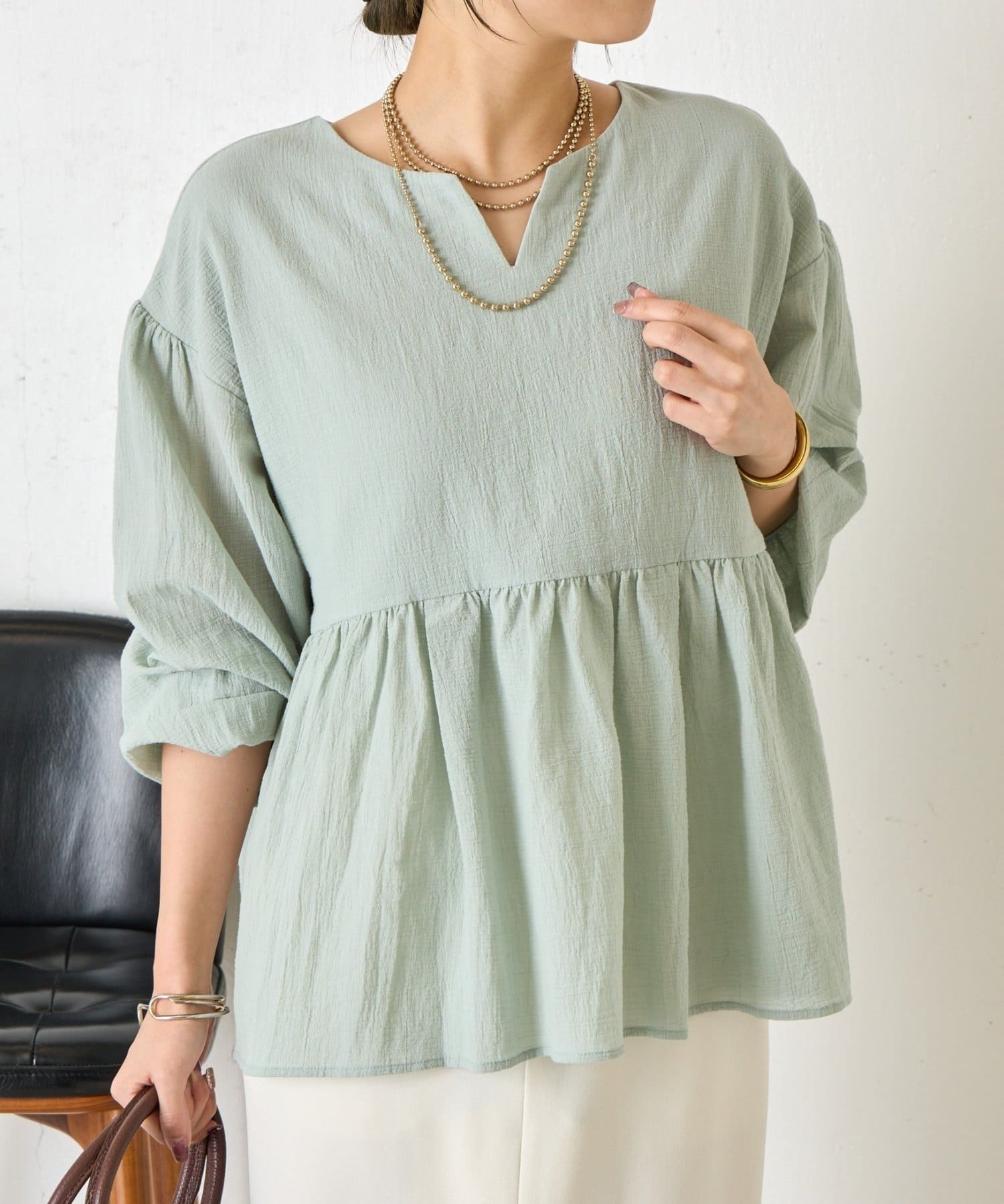 Jena　espace merveilleux(ジェナ　エスパスメルヴェイユ) ヨウリュウペプラムブラウス