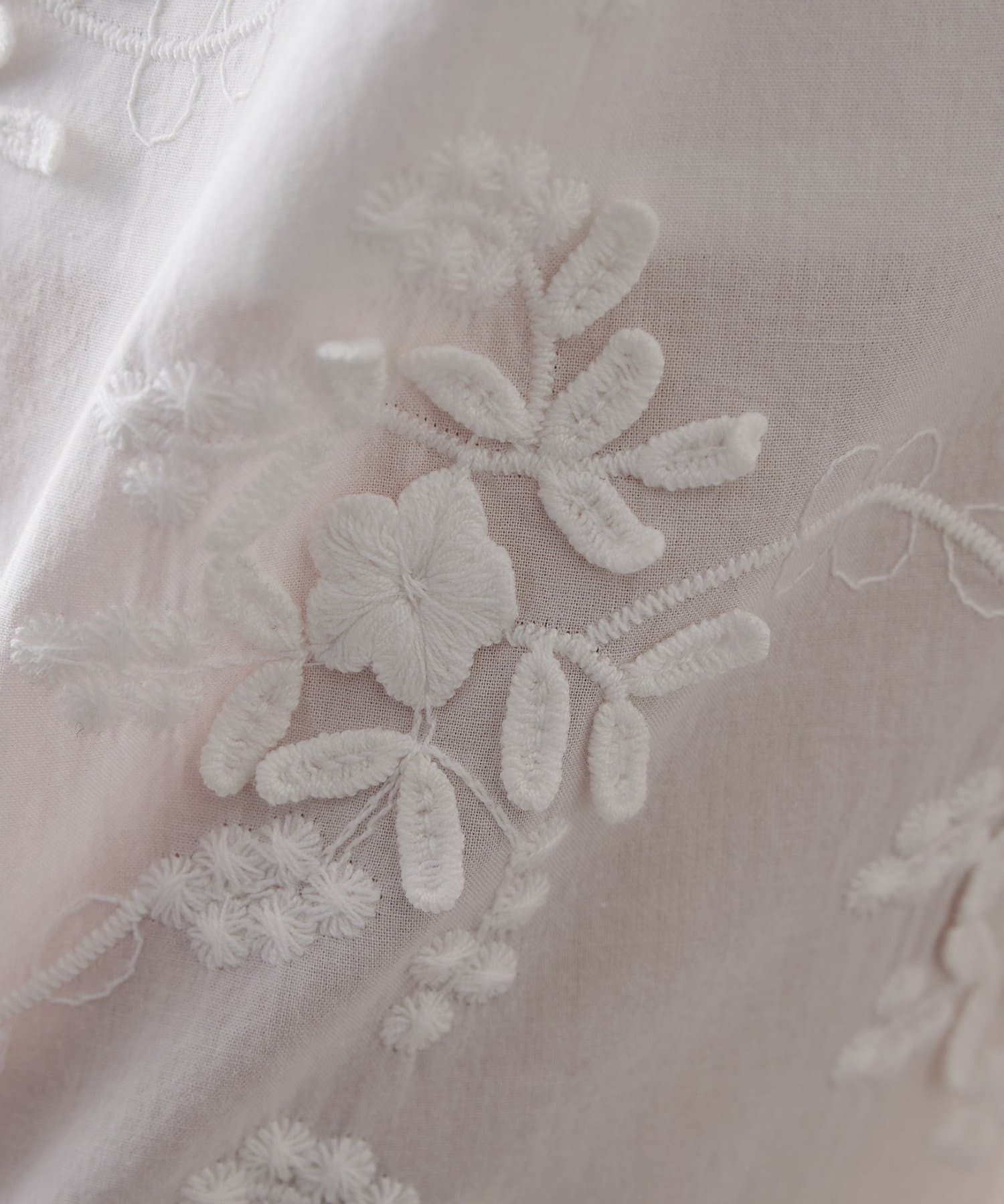 Whim Gazette(ウィム ガゼット) 3D刺繍パンツ