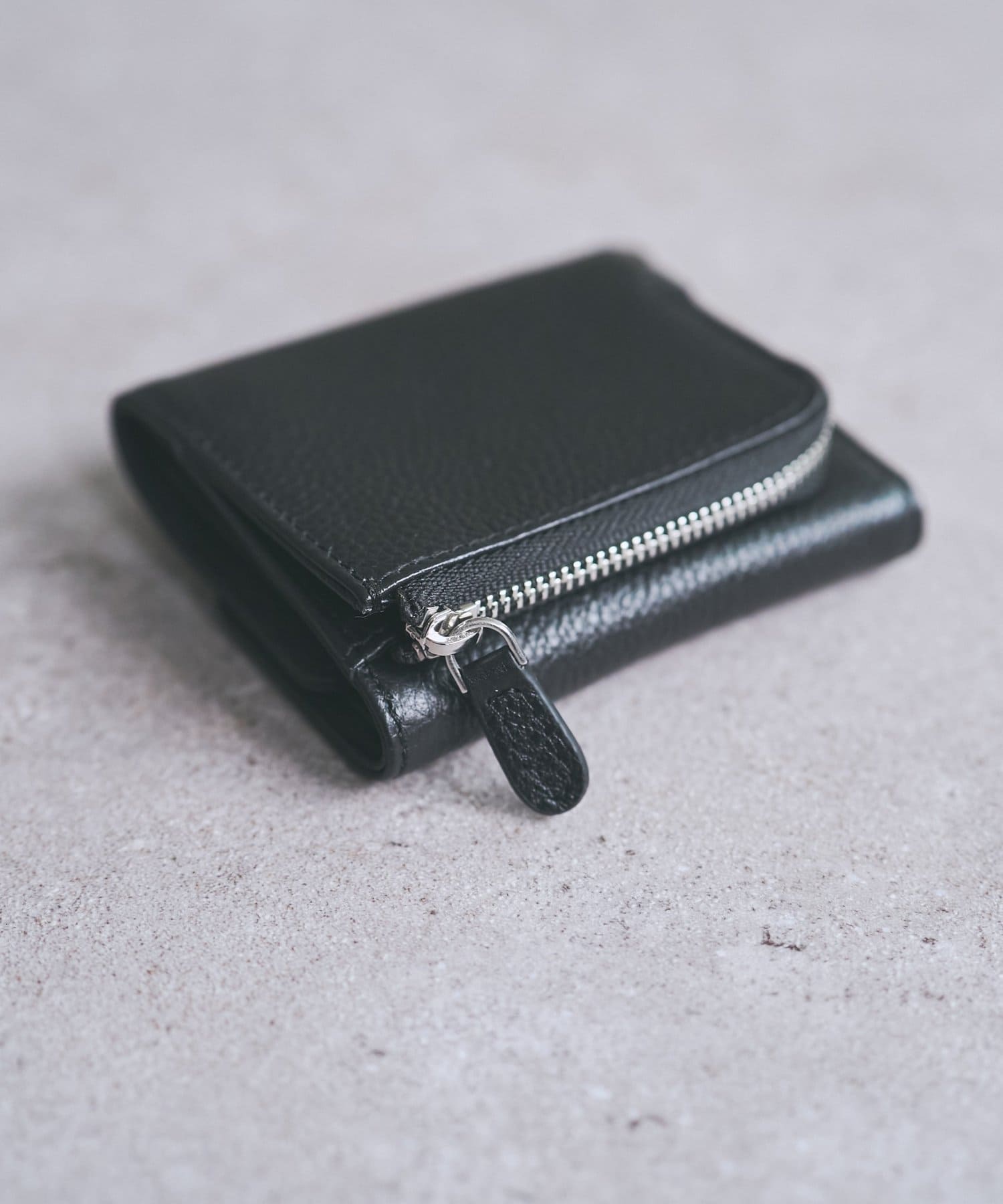 BEARDSLEY(ビアズリー) Dog刺繍ウォレット