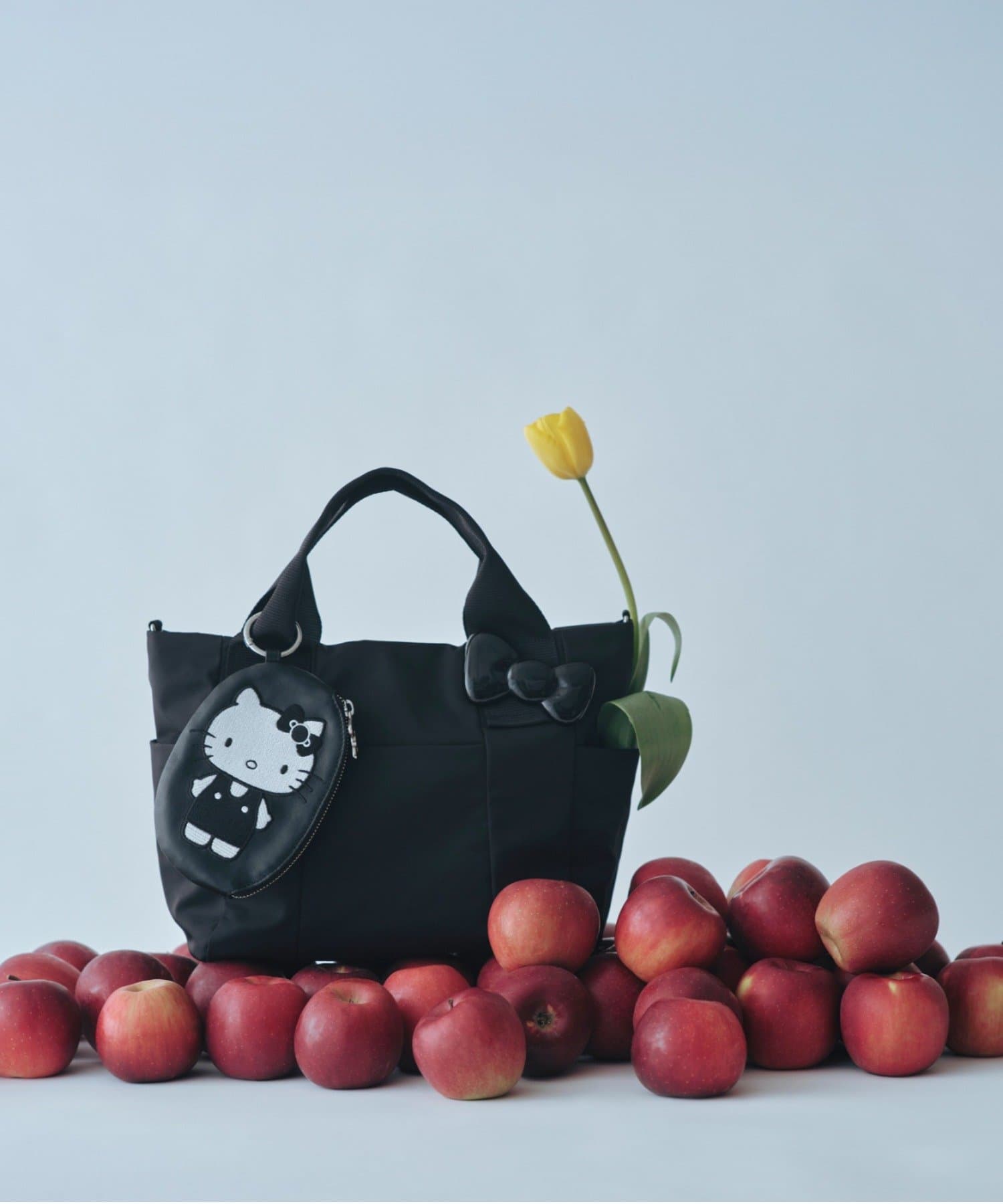 ear PAPILLONNER(イア パピヨネ) 【HELLO KITTY（ハローキティ）×ear】コラボ樹脂パーツトートバッグSサイズ《撥水》