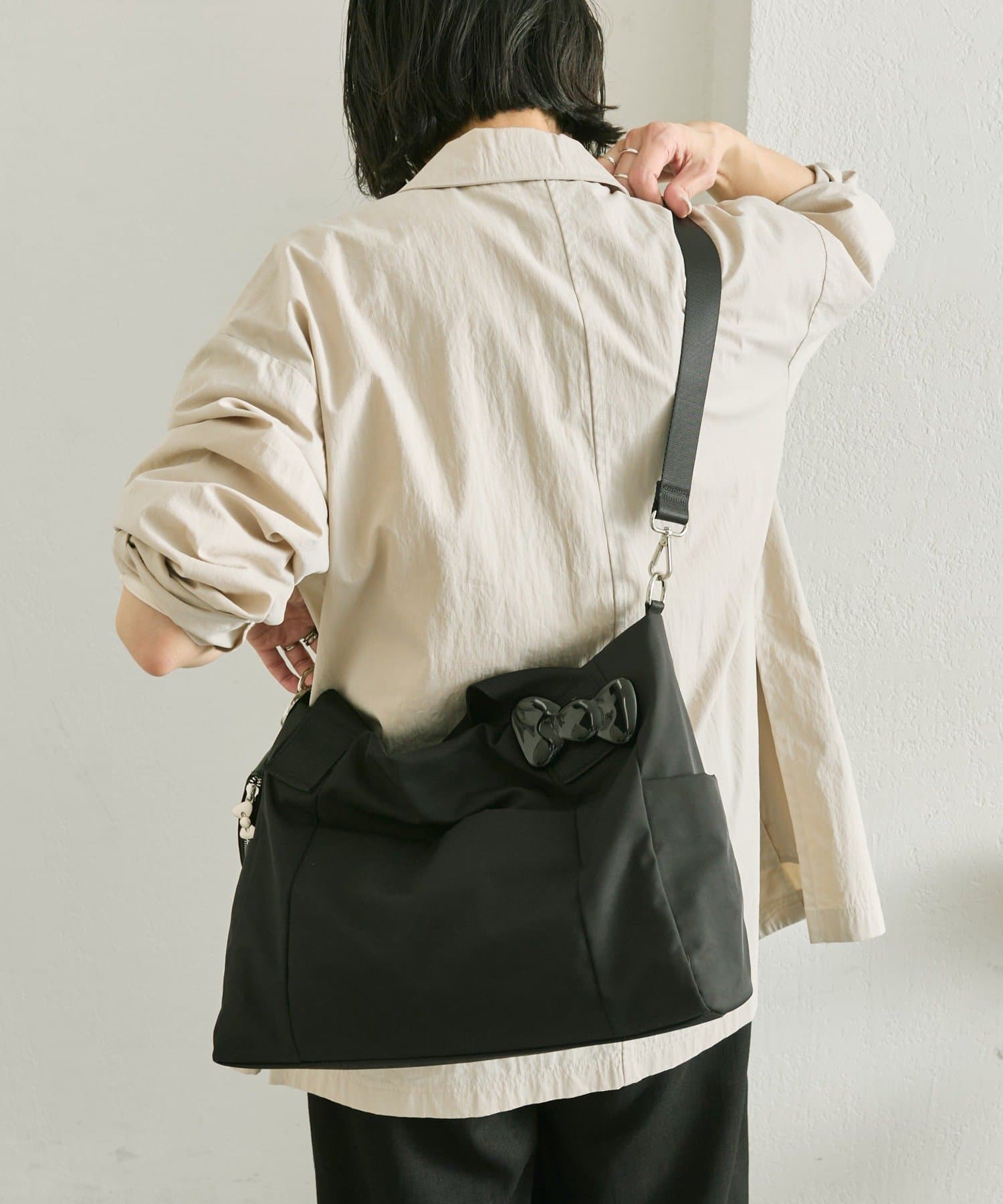 ear PAPILLONNER(イア パピヨネ) 【HELLO KITTY（ハローキティ）×ear】コラボ樹脂パーツトートバッグMサイズ《撥水》