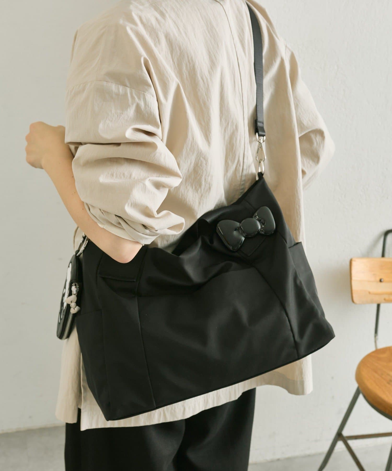 ear PAPILLONNER(イア パピヨネ) 【HELLO KITTY（ハローキティ）×ear】コラボ樹脂パーツトートバッグMサイズ《撥水》