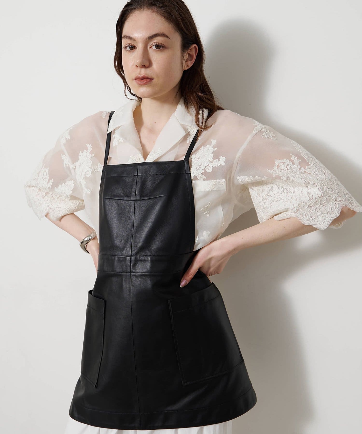 Whim Gazette(ウィム ガゼット) レザーエプロンワンピース