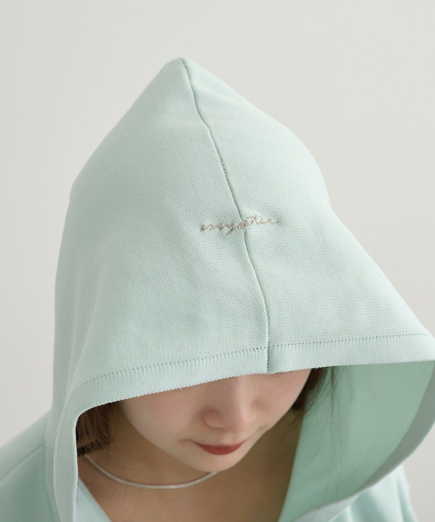 mystic(ミスティック) ラインストーンフーディーニット