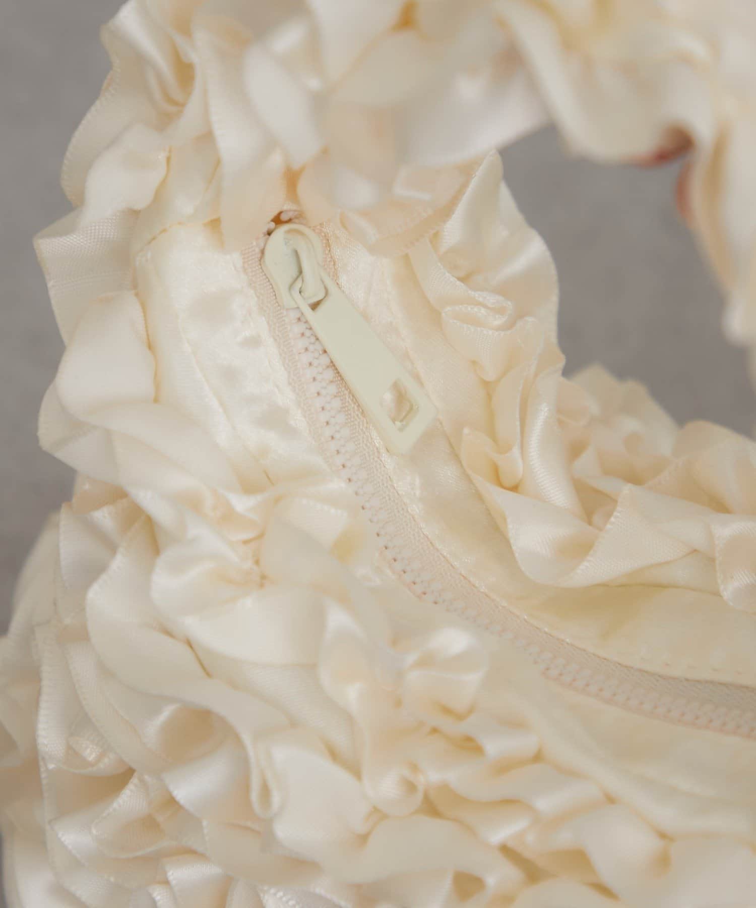 mystic(ミスティック) サテンフリルハンドBAG