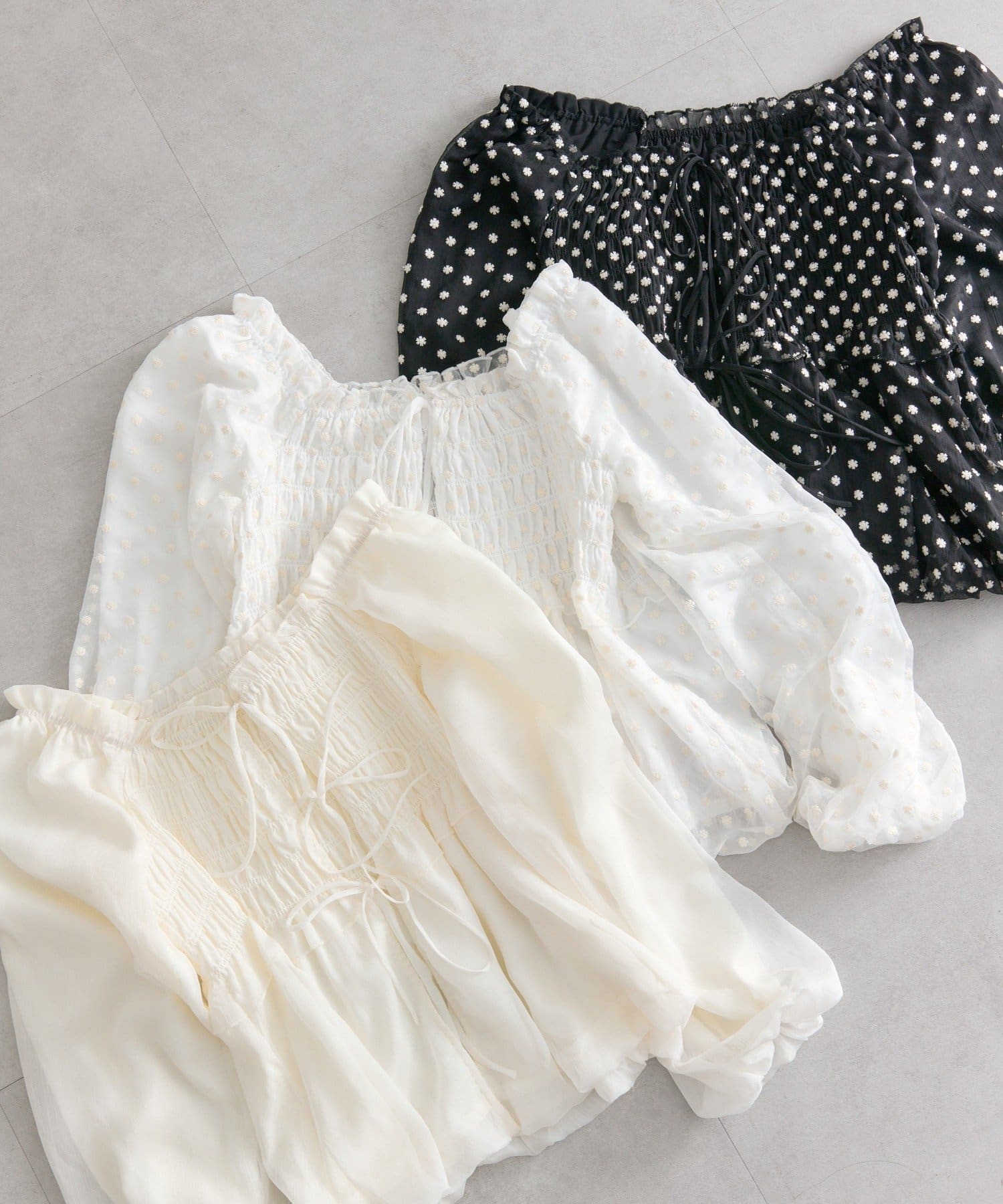 mystic(ミスティック) ドットフラワーバルーンブラウス