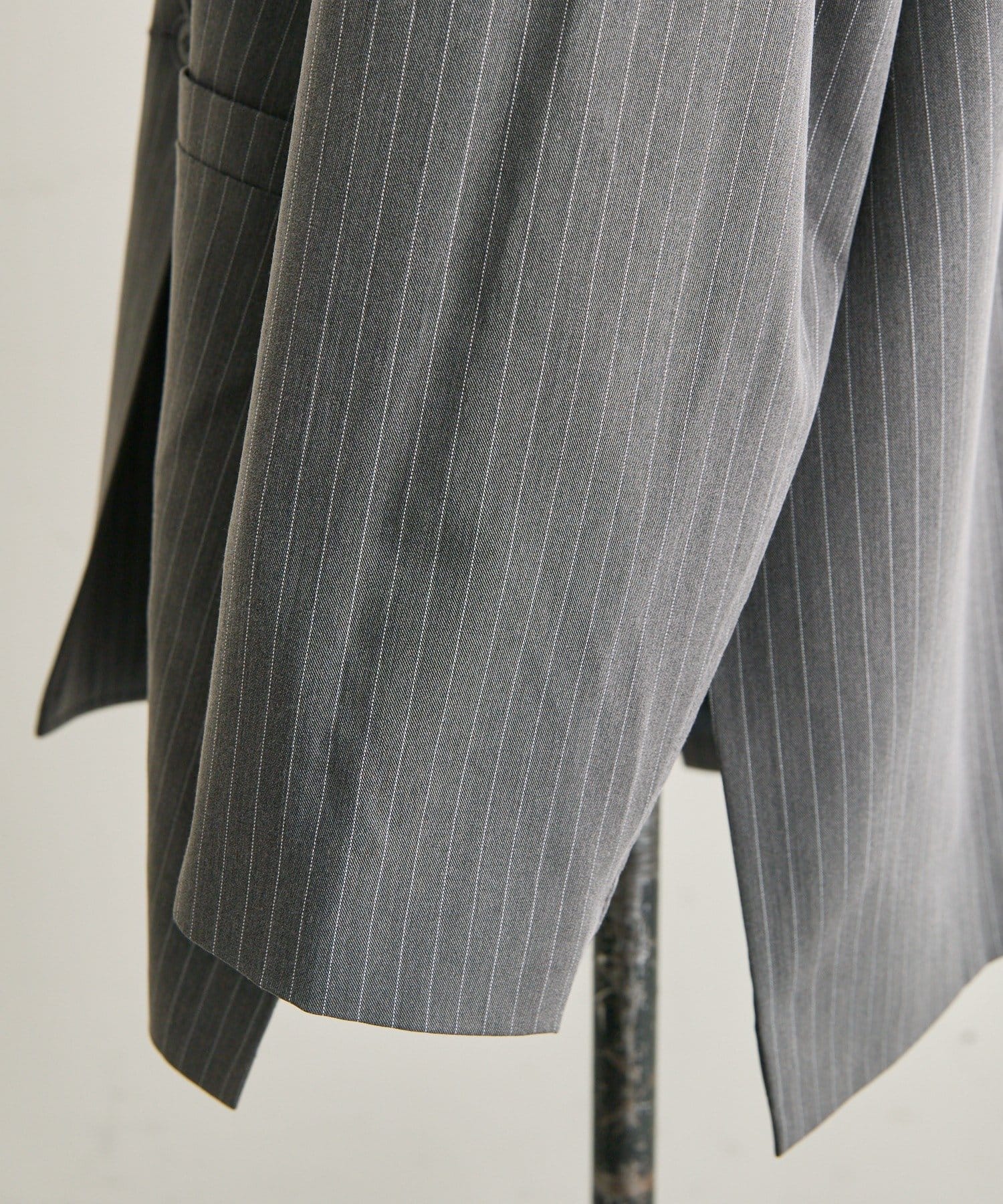 ear PAPILLONNER(イア パピヨネ) 《両サイドスリット入り》ピンストライプジャケット【SUM1 STYLE(スミスタイル)】