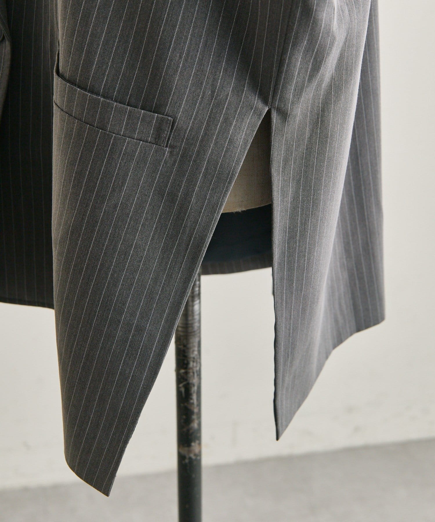 ear PAPILLONNER(イア パピヨネ) 《両サイドスリット入り》ピンストライプジャケット【SUM1 STYLE(スミスタイル)】