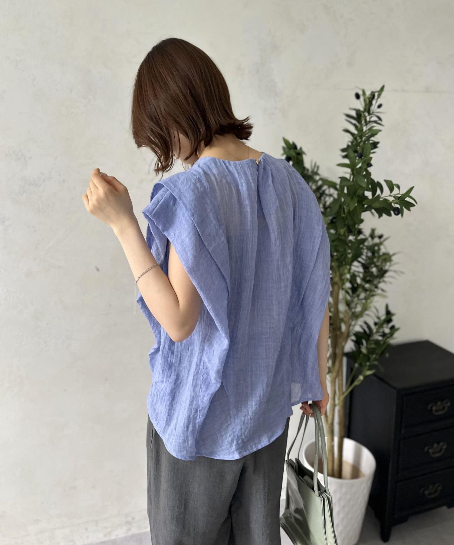 LOCUST(ローカスト) 袖フリルブラウス