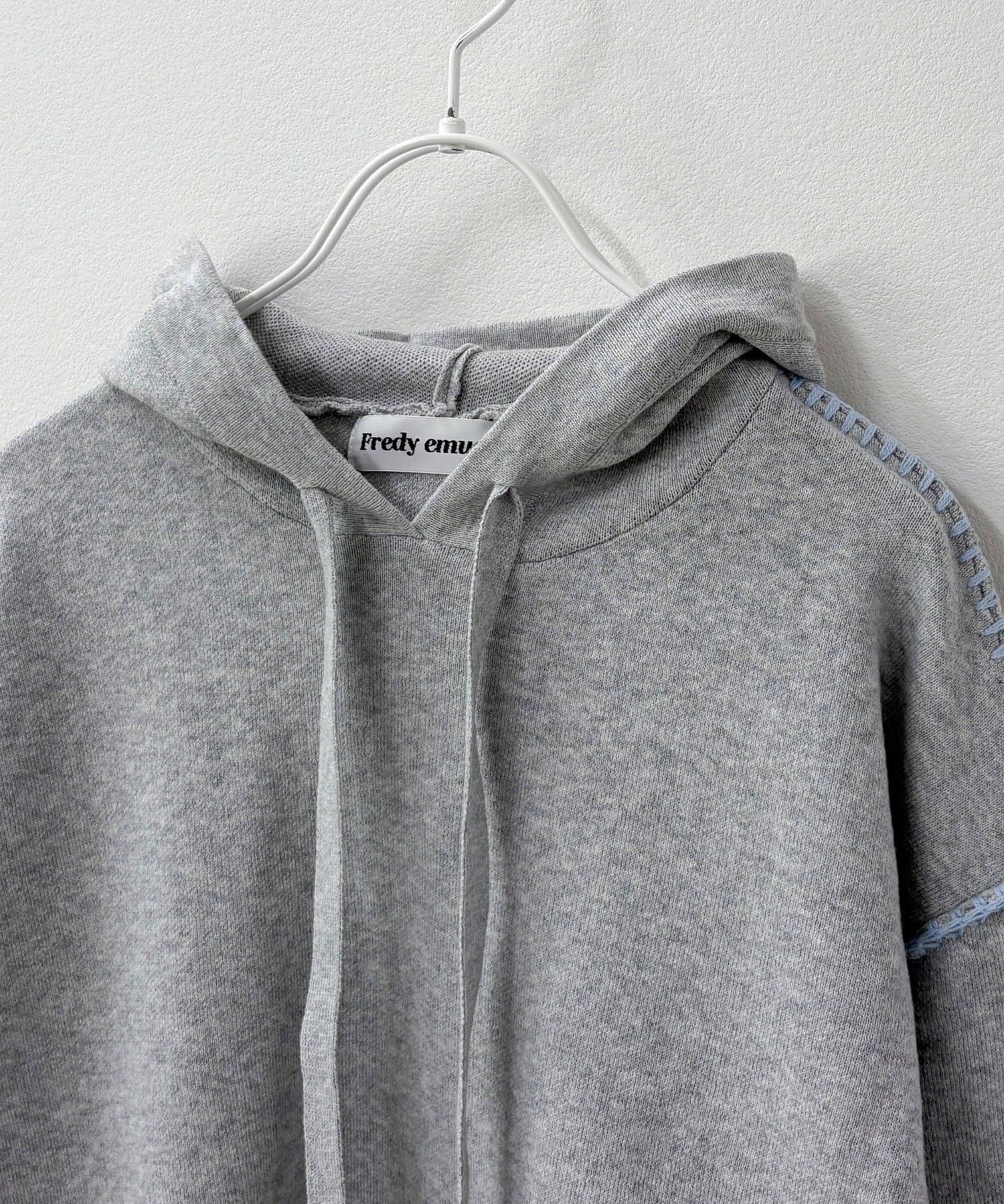 FREDY & GLOSTER(フレディ アンド グロスター) フード付き配色ステッチニットプルオーバー