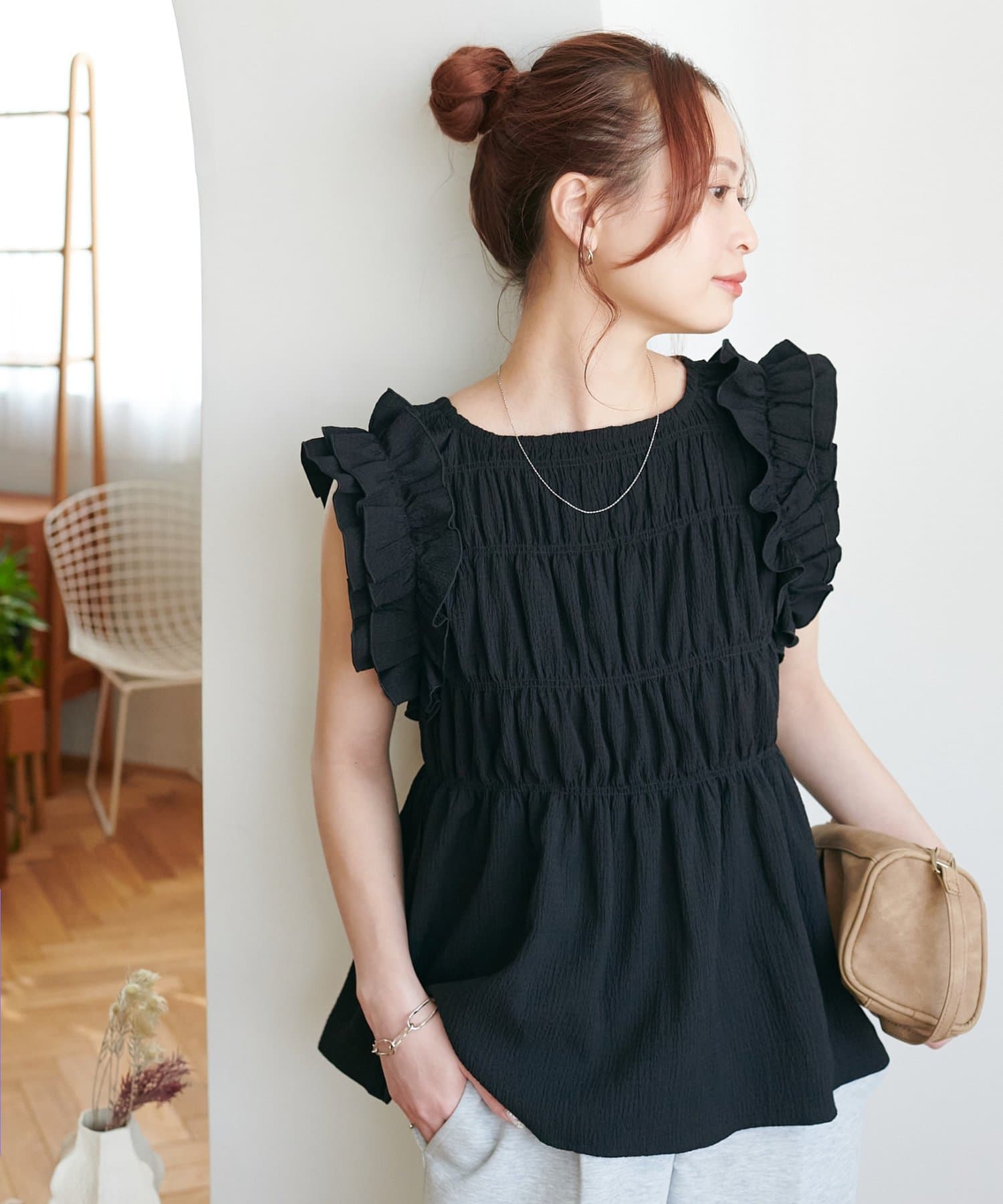 DISCOAT(ディスコート) 【WEB限定】肩フリルシャーリングプルオーバー