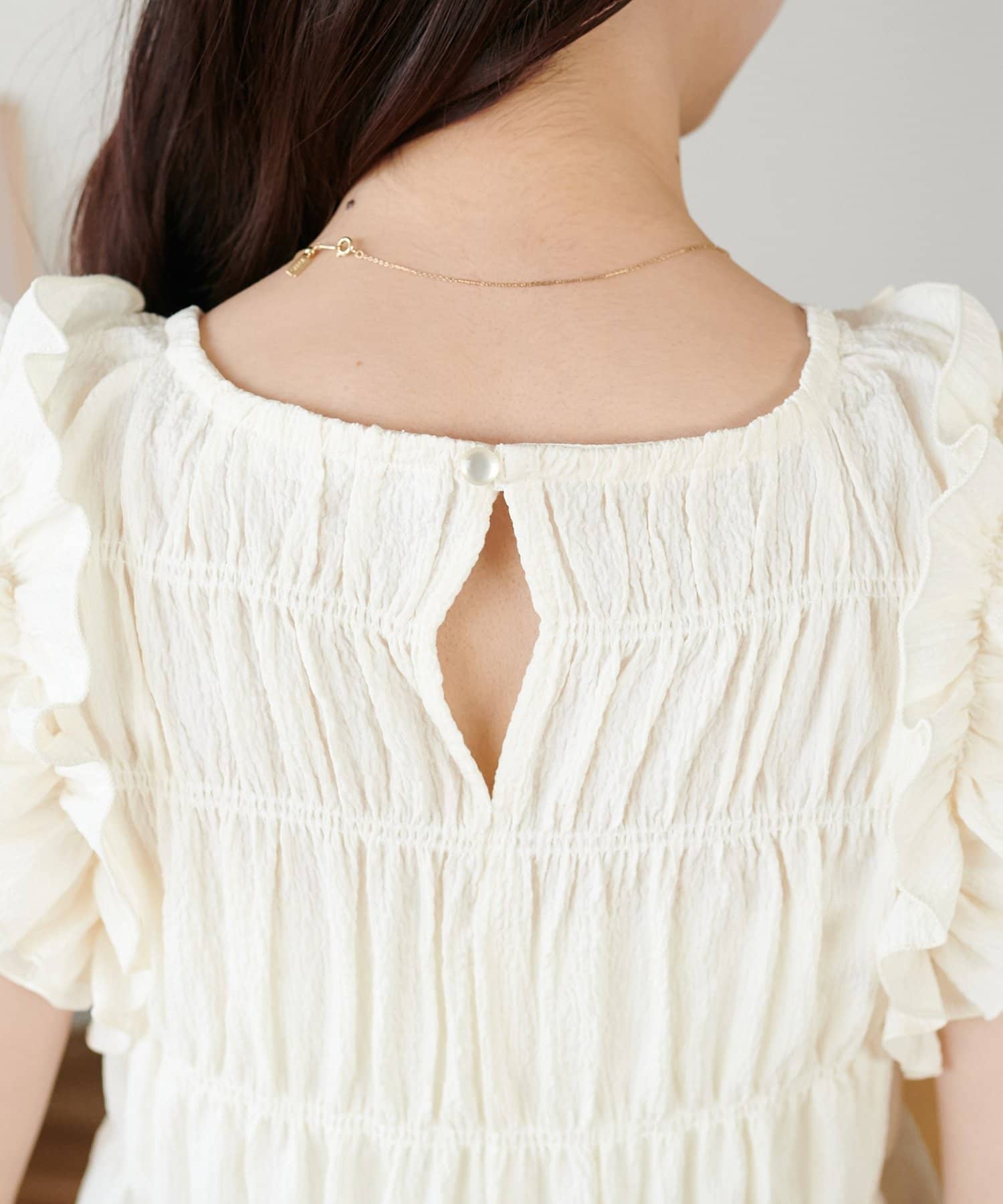 DISCOAT(ディスコート) 【WEB限定】肩フリルシャーリングプルオーバー