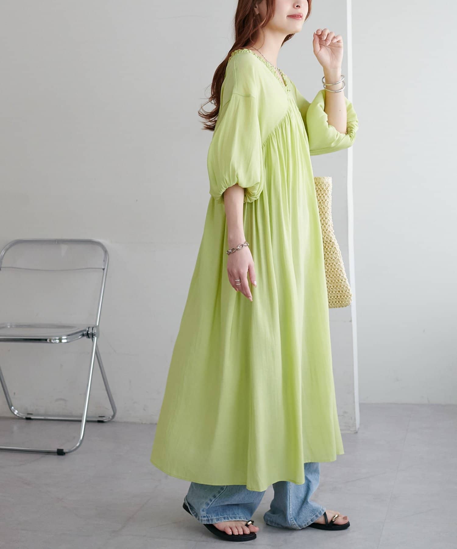 DISCOAT(ディスコート) 【WEB限定】シャーリングVネックワンピース