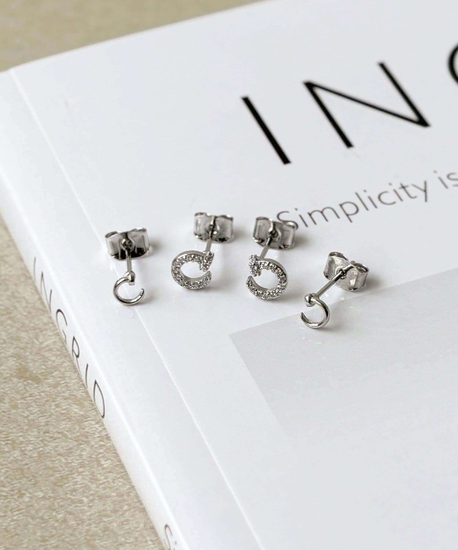 3COINS(スリーコインズ) カーブピアス4個セット