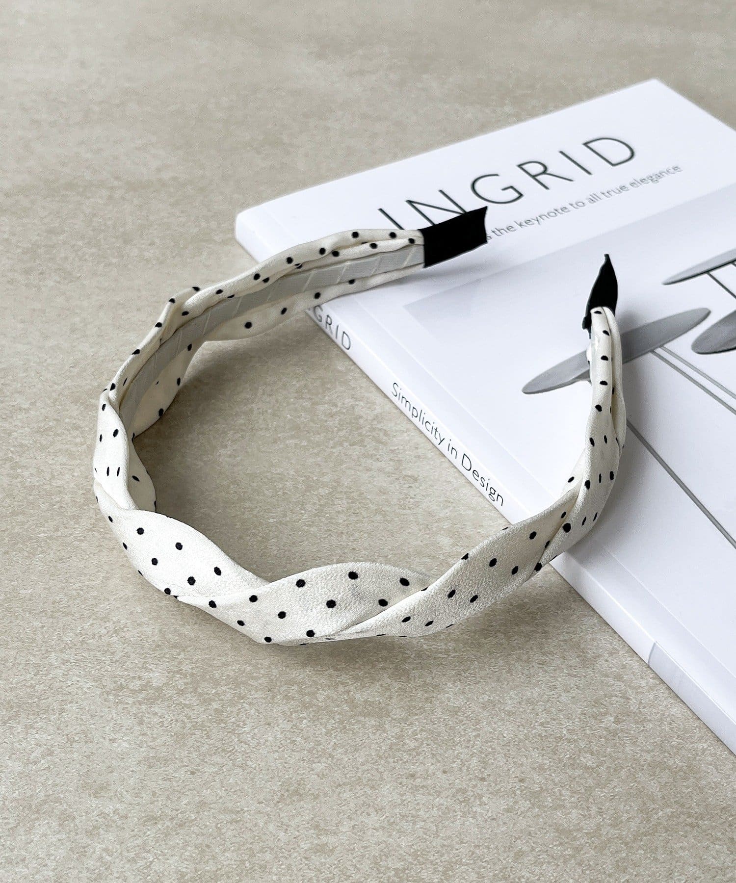 3COINS(スリーコインズ) ツイストカチューシャ