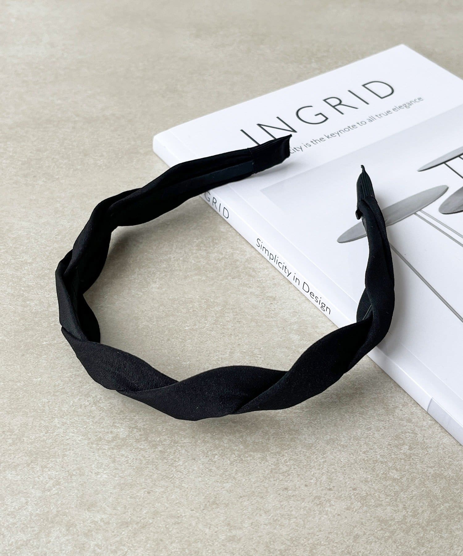 3COINS(スリーコインズ) ツイストカチューシャ