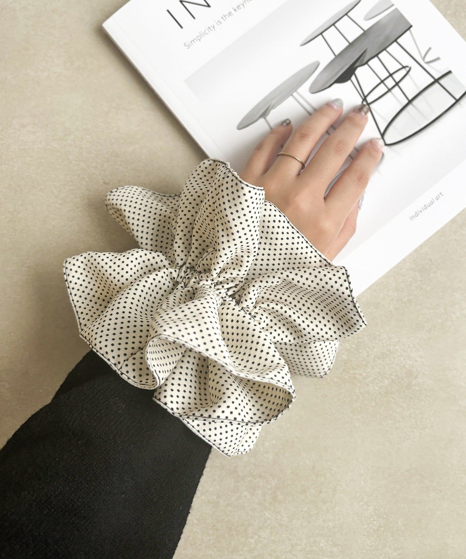 3COINS(スリーコインズ) ドットフリルシュシュ