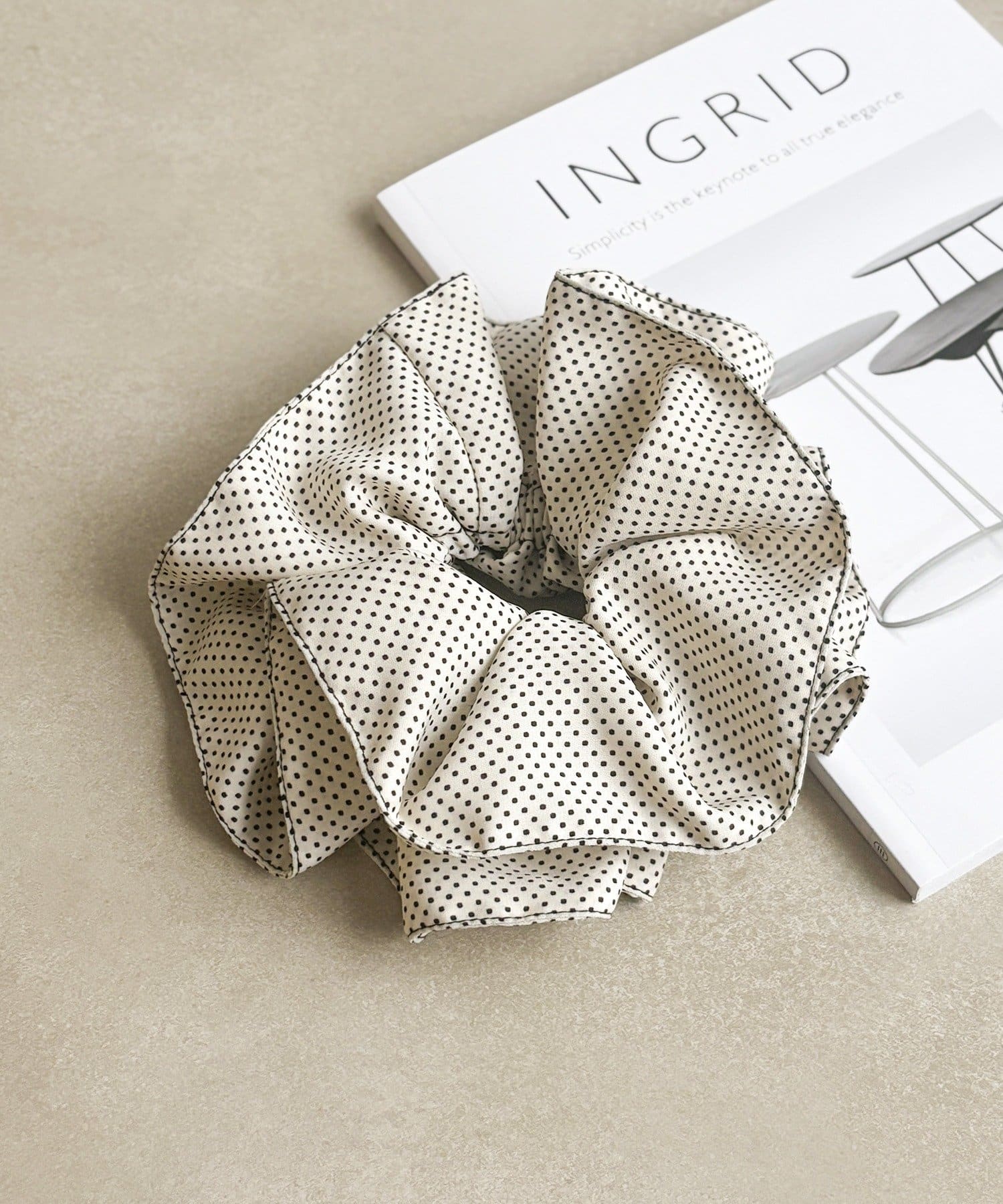 3COINS(スリーコインズ) ドットフリルシュシュ