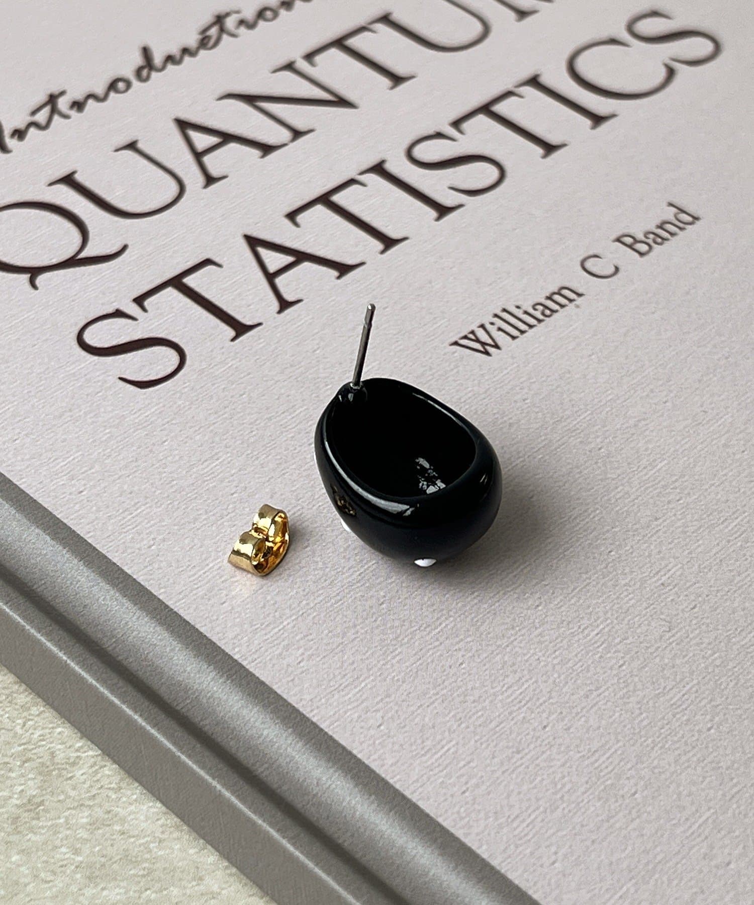 3COINS(スリーコインズ) ドットモノクロピアス