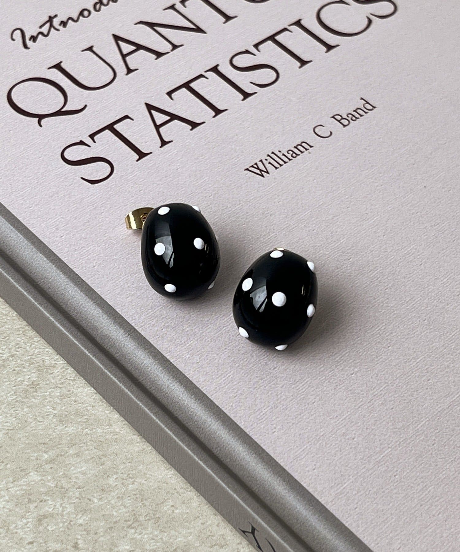 3COINS(スリーコインズ) ドットモノクロピアス