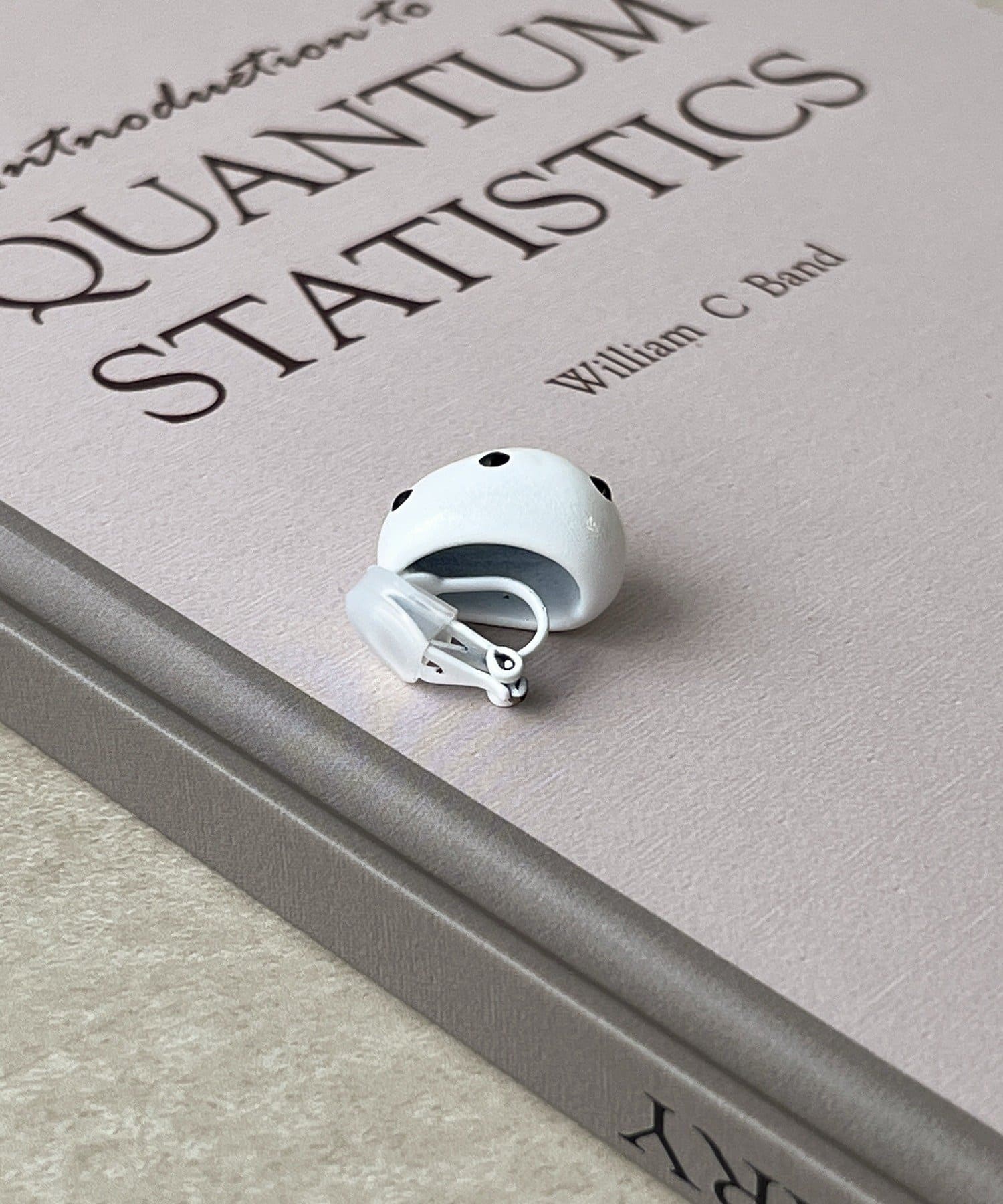 3COINS(スリーコインズ) ドットモノクロイヤリング