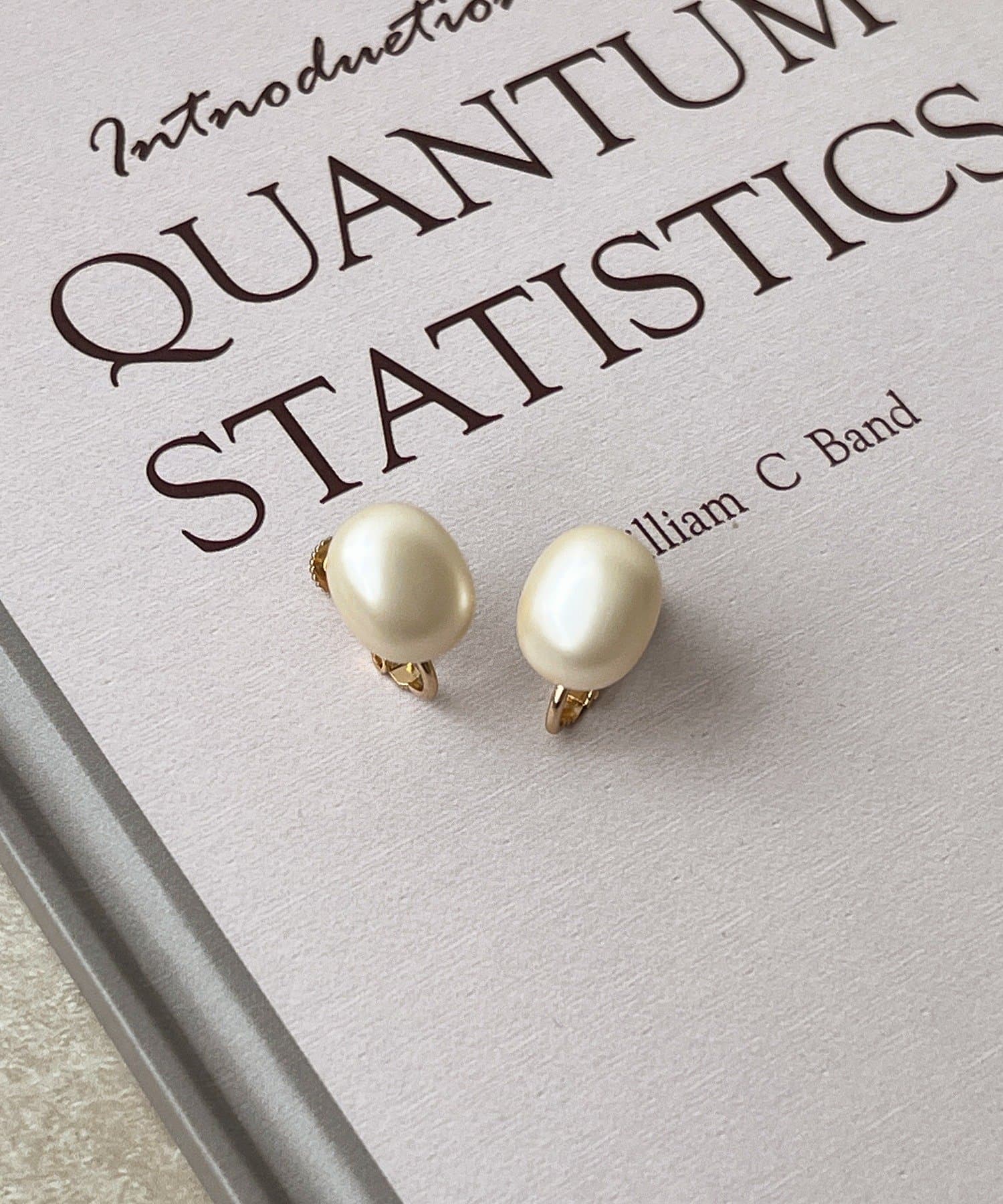 3COINS(スリーコインズ) マットパールイヤリング