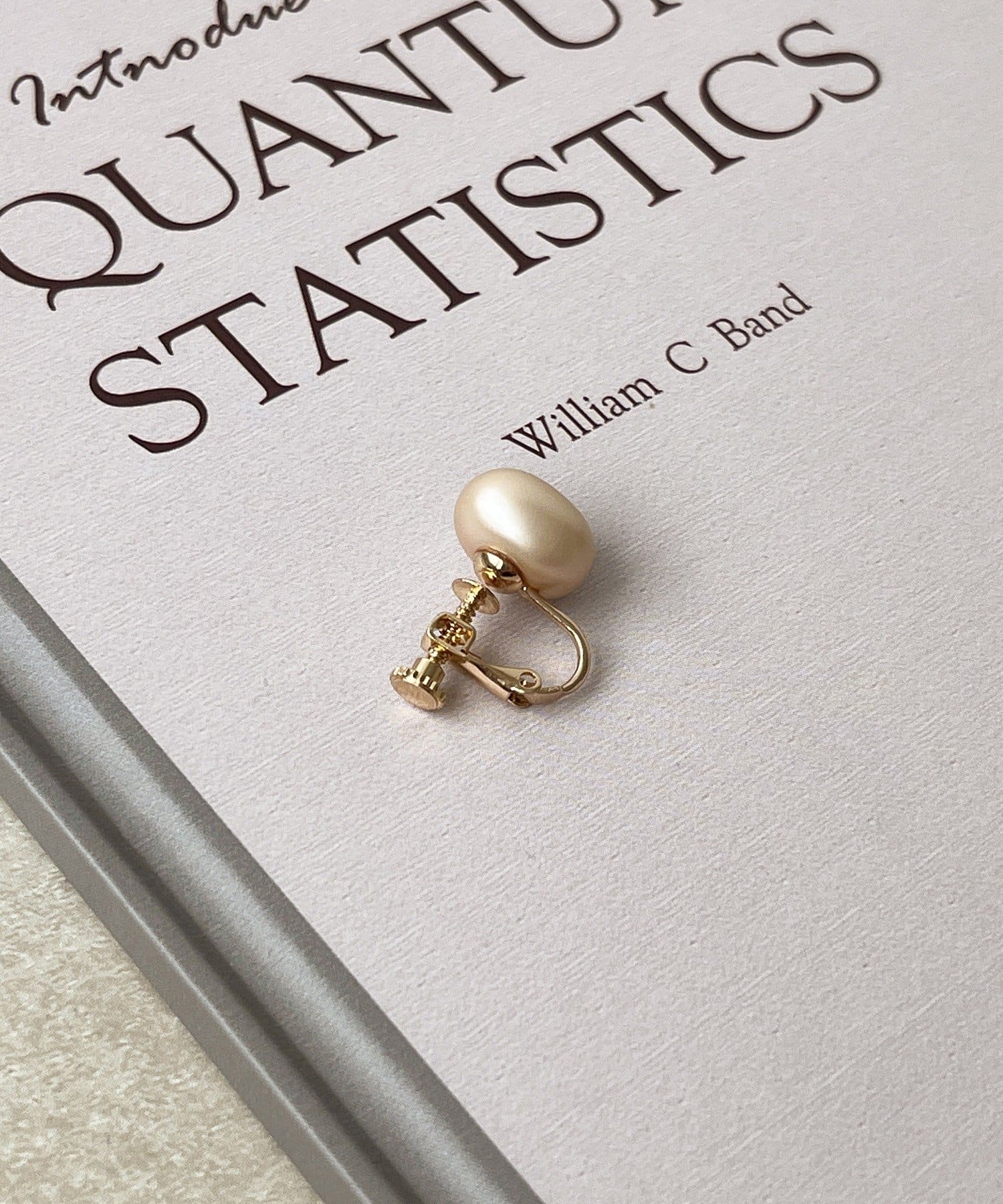 3COINS(スリーコインズ) マットパールイヤリング