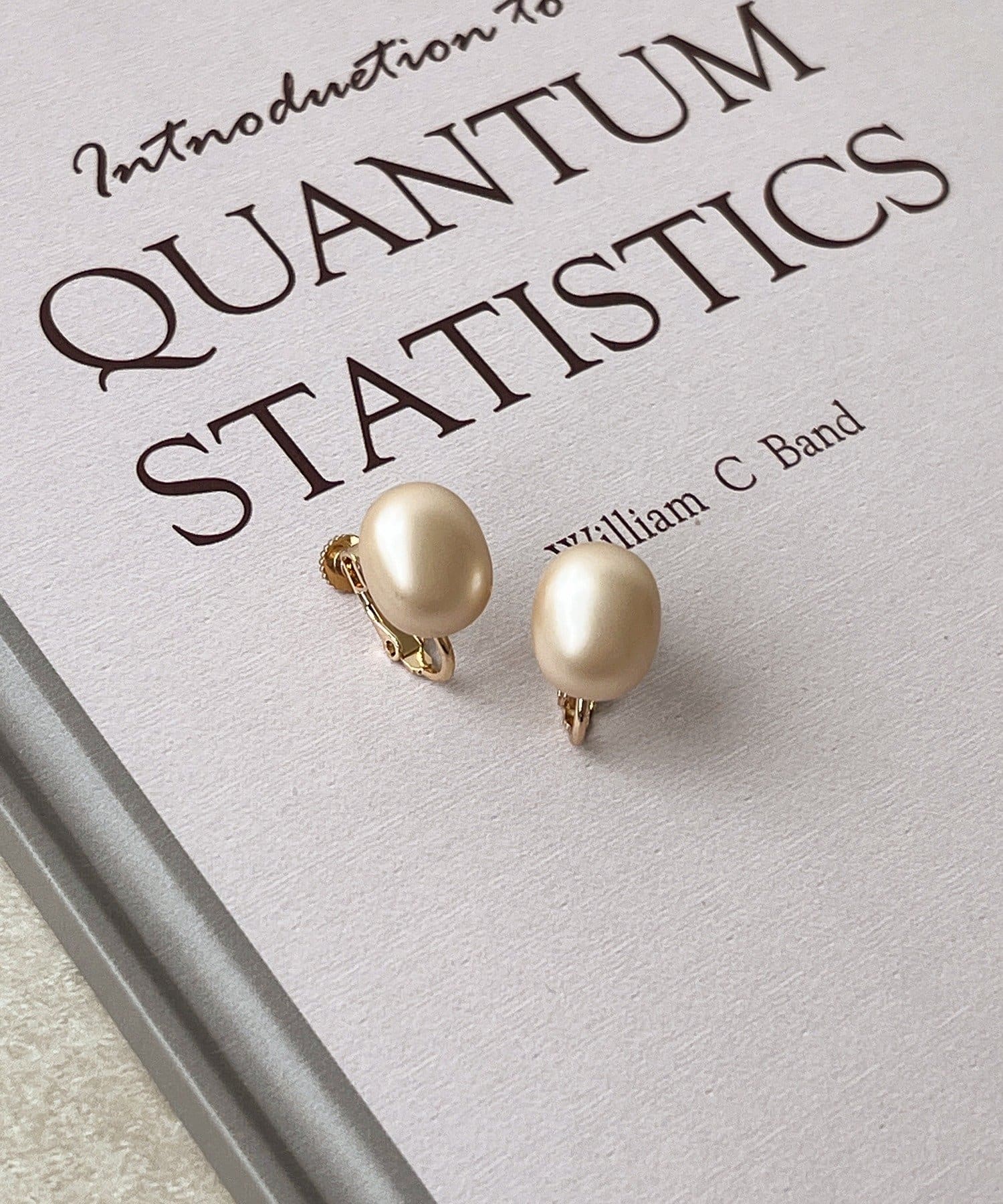 3COINS(スリーコインズ) マットパールイヤリング