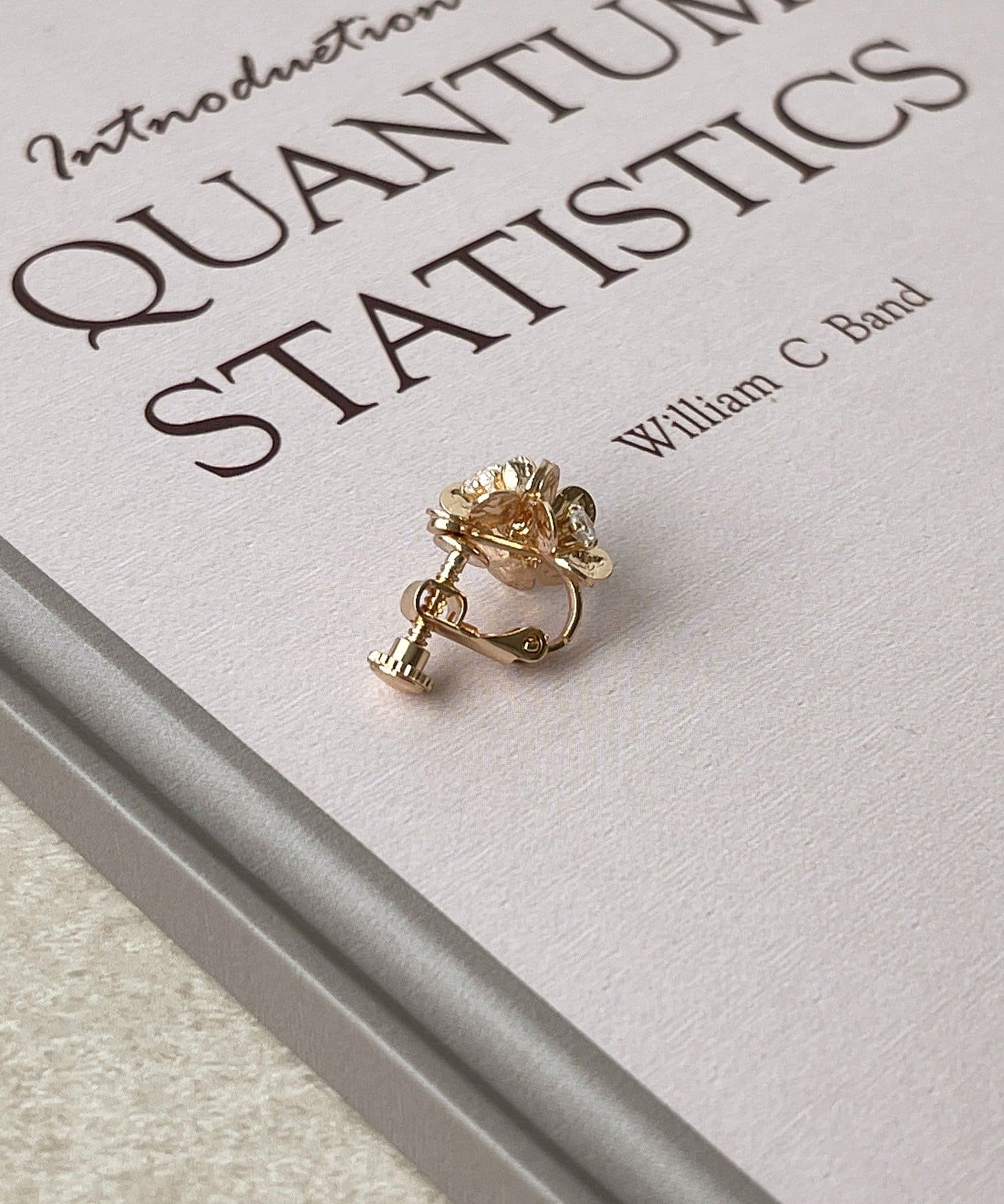 3COINS(スリーコインズ) メタルフラワーイヤリング