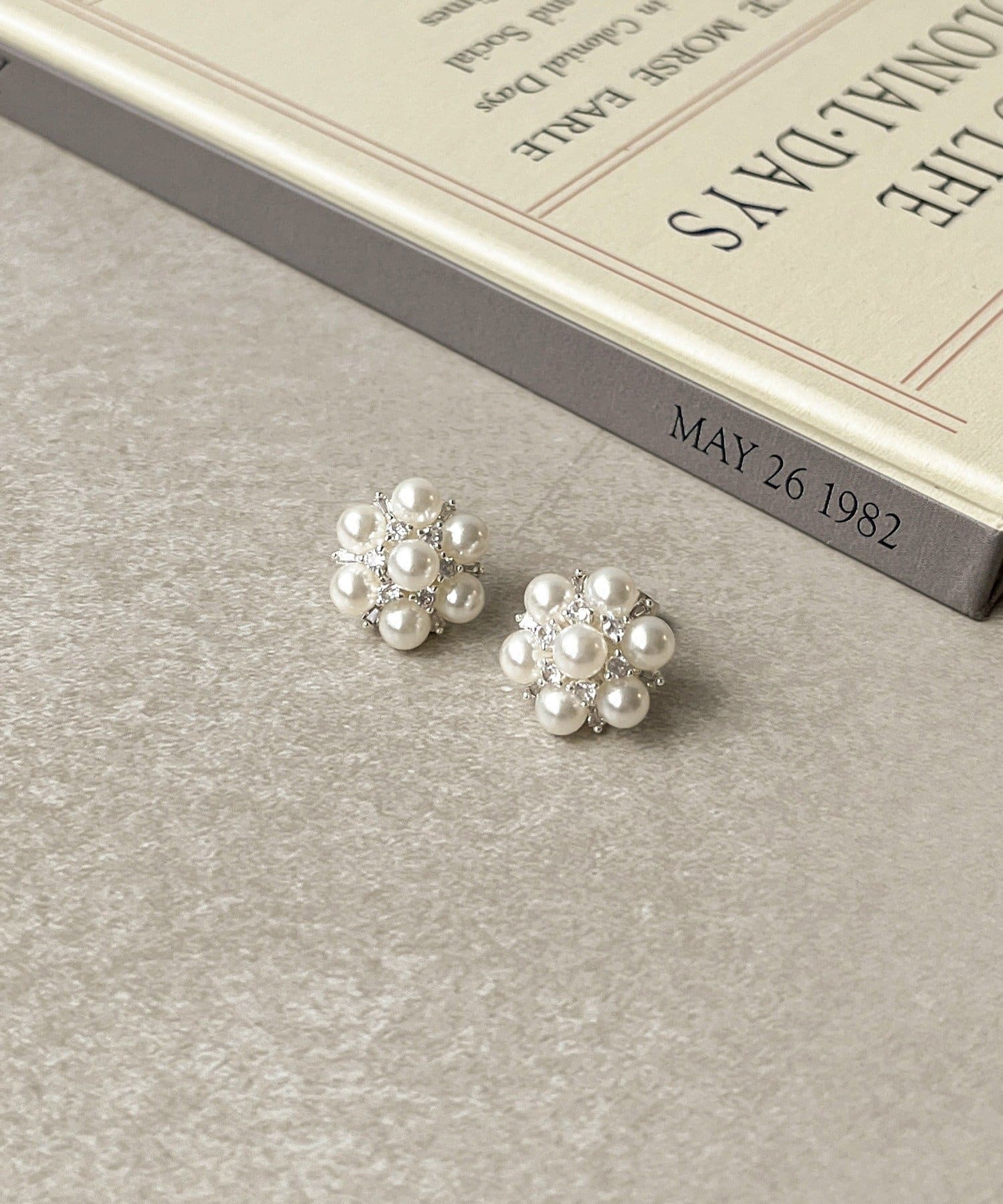 3COINS(スリーコインズ) キラキラパールピアス