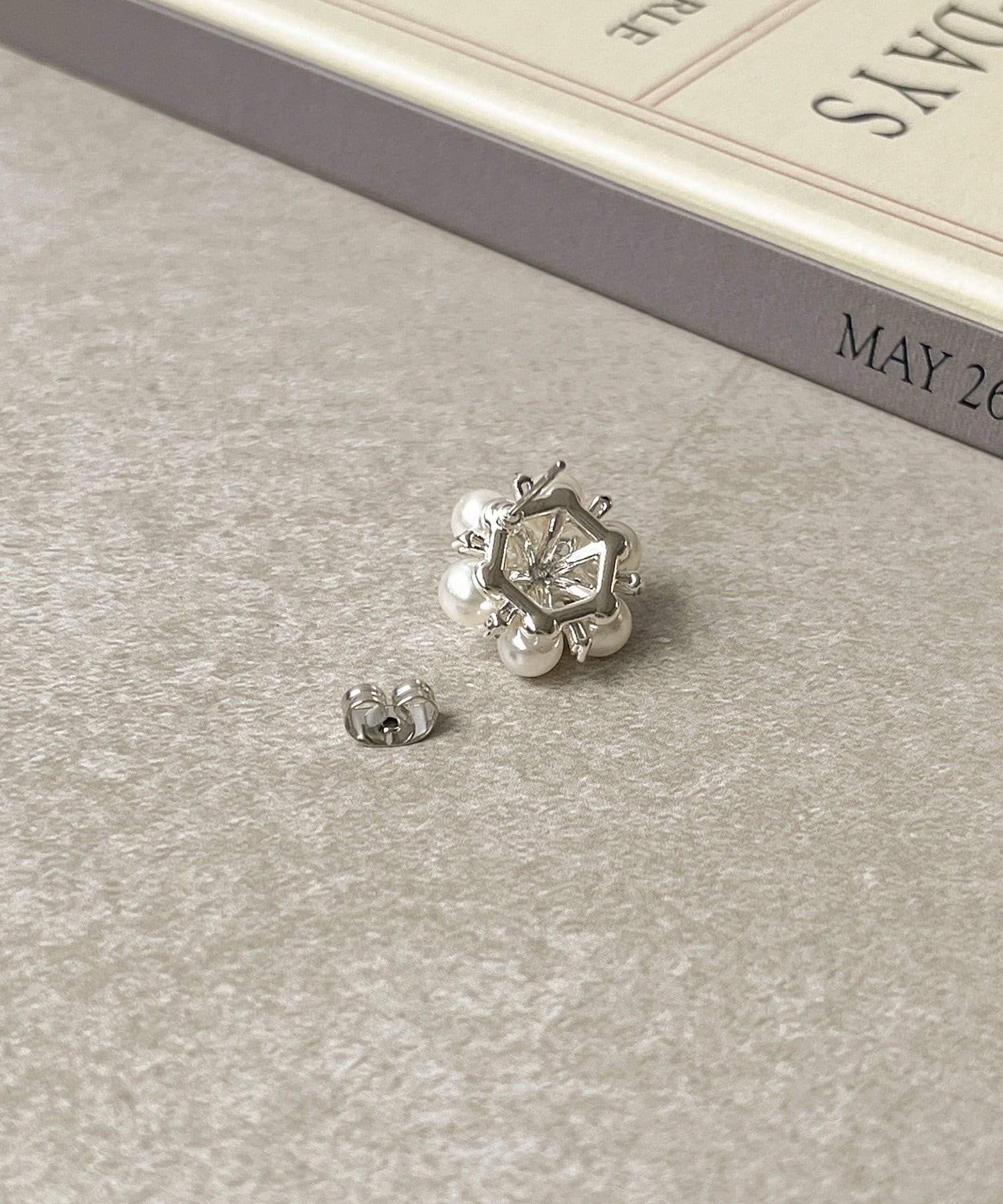 3COINS(スリーコインズ) キラキラパールピアス