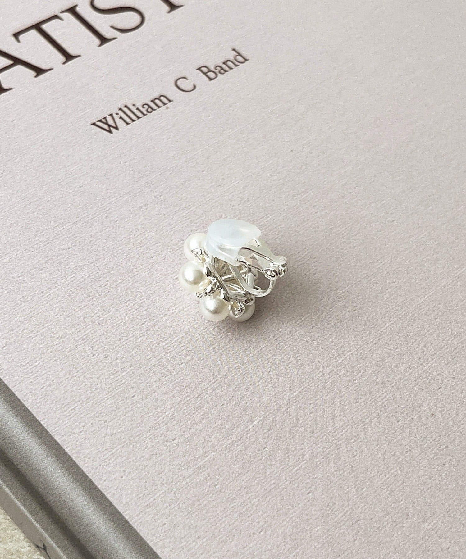 3COINS(スリーコインズ) キラキラパールイヤリング