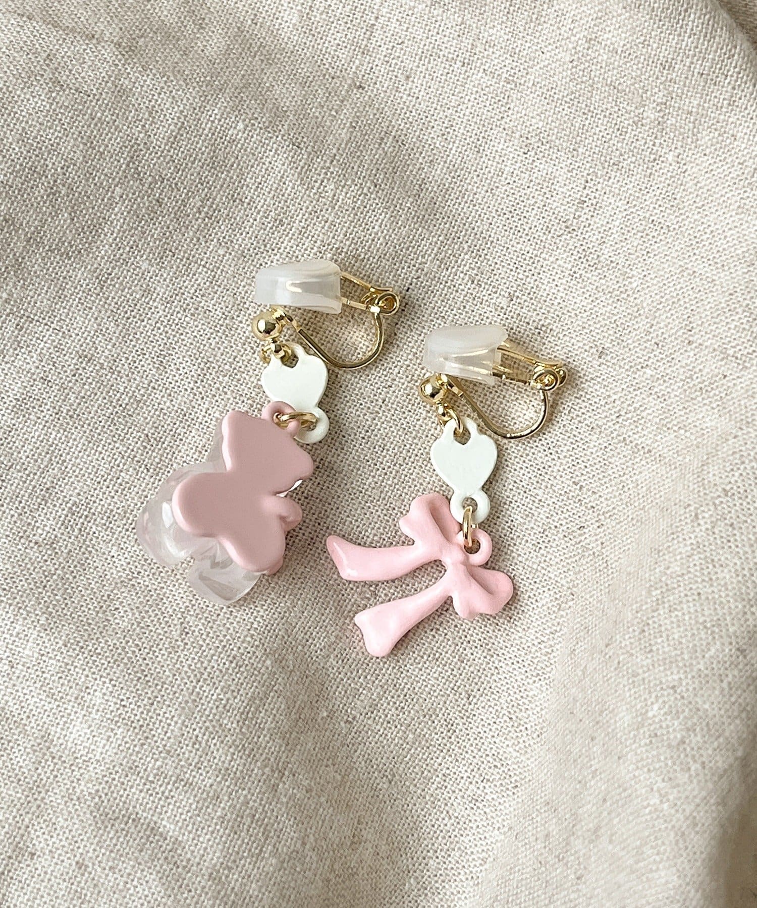 3COINS(スリーコインズ) リボンベアイヤリング／KIDS