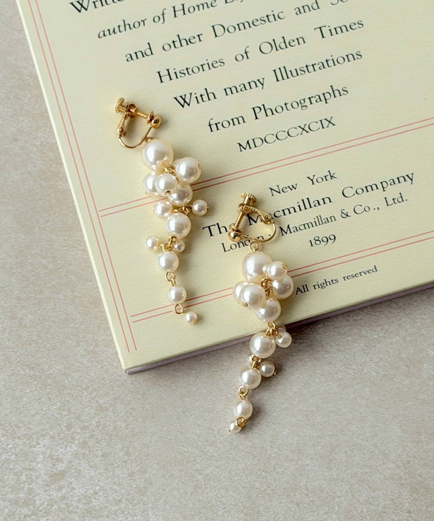 3COINS(スリーコインズ) パールロングイヤリング