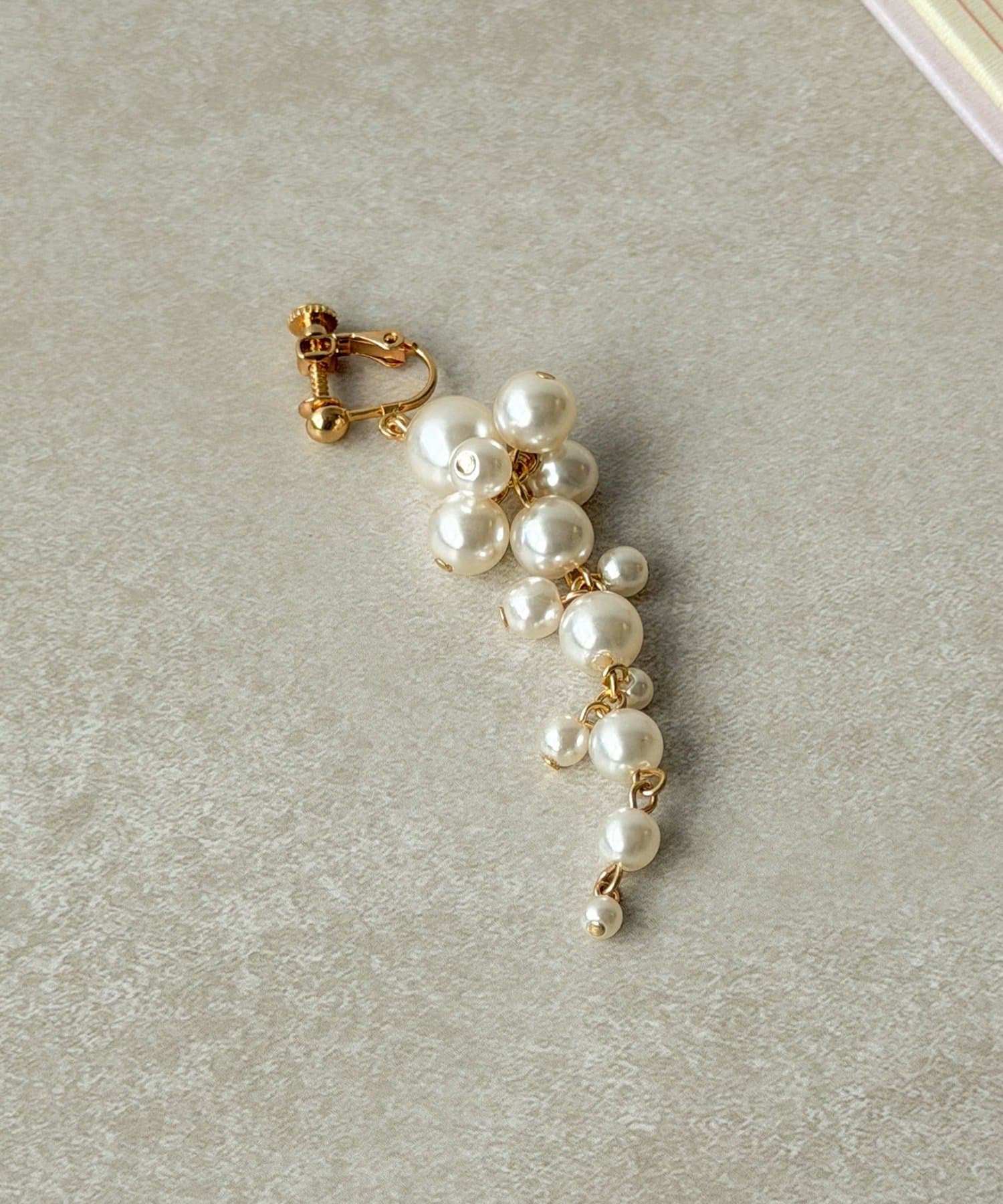 3COINS(スリーコインズ) パールロングイヤリング