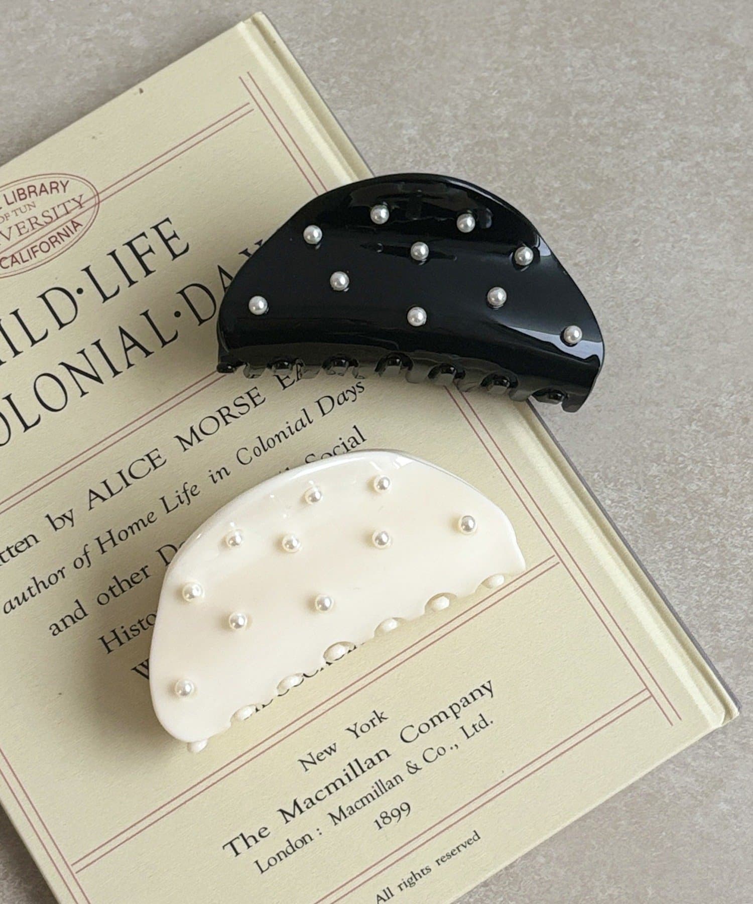 3COINS(スリーコインズ) パール付バンス